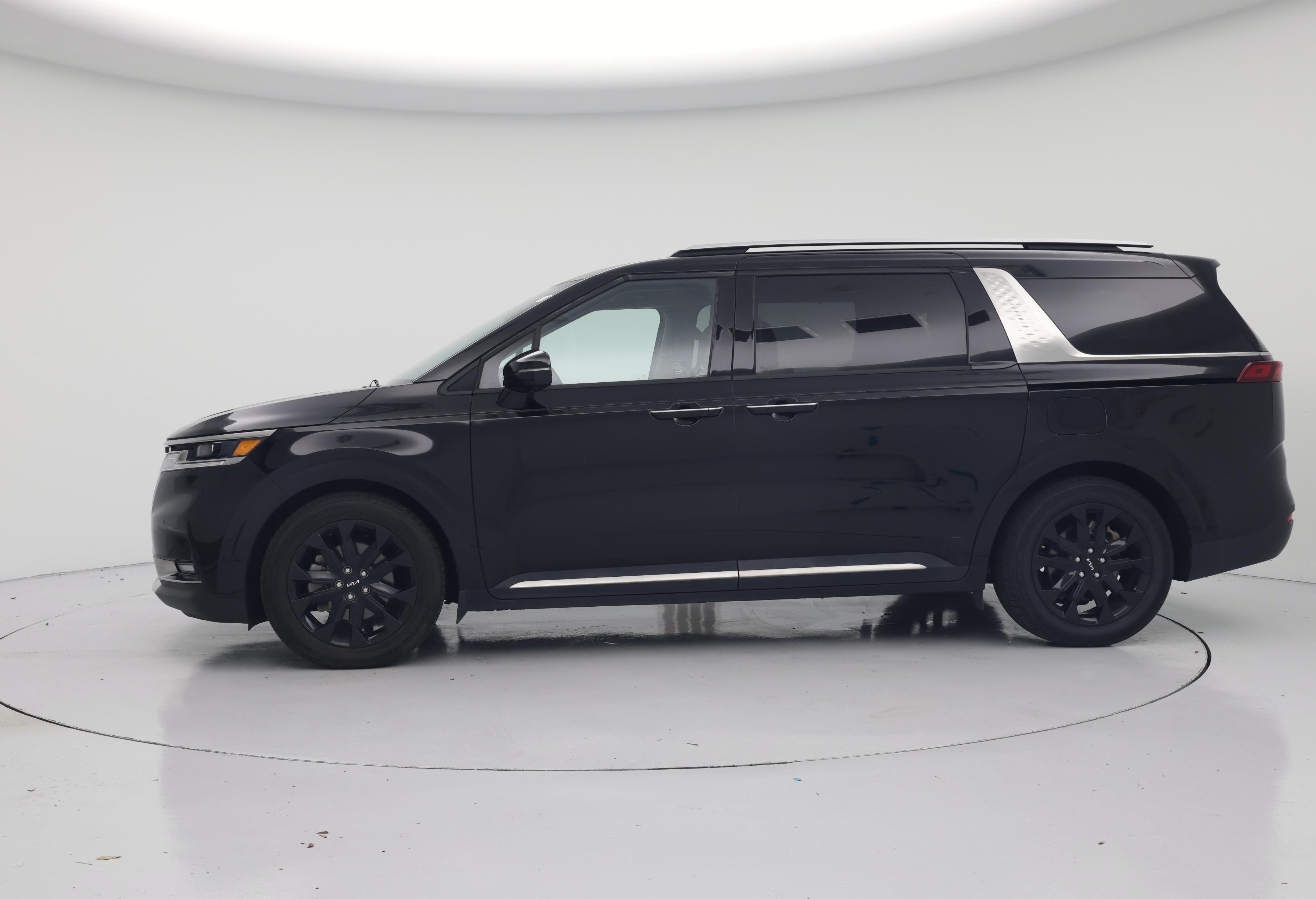 Thumbnail: 2023 Kia Carnival - 3