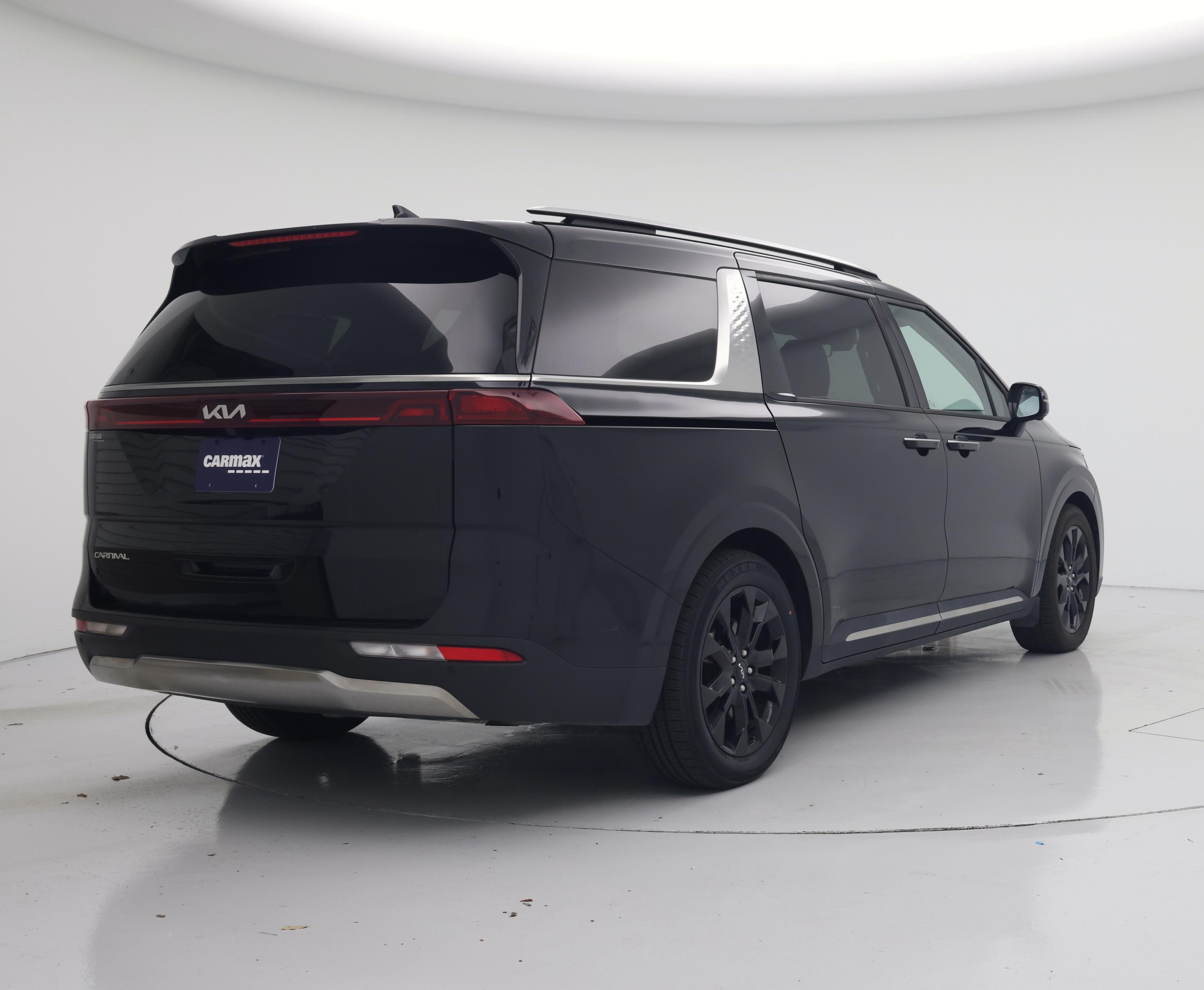 Thumbnail: 2023 Kia Carnival - 8