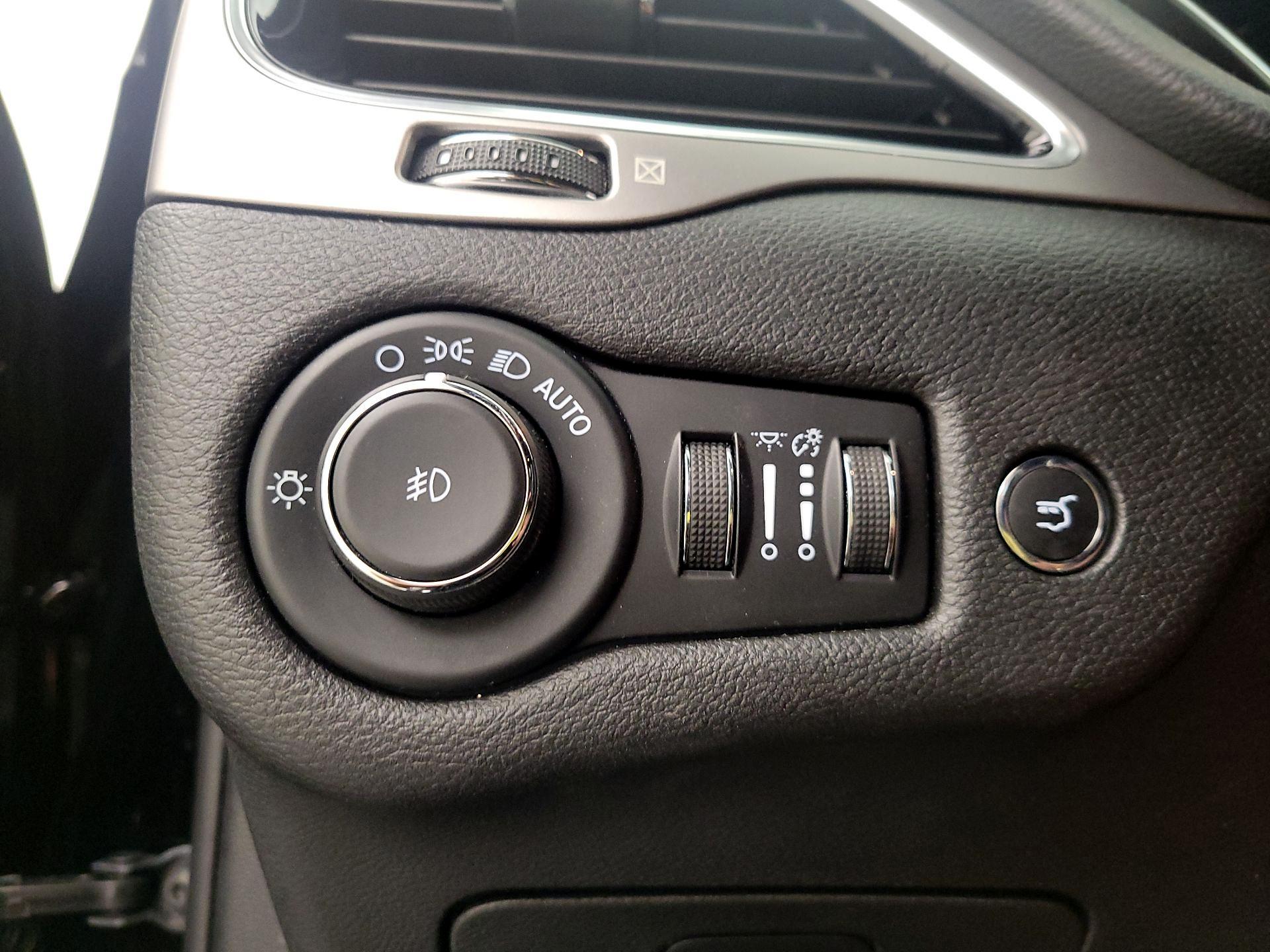 Thumbnail: 2021 Jeep Cherokee - 13