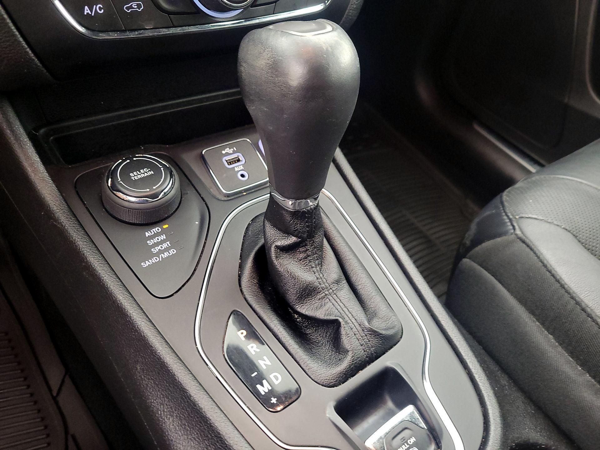 Thumbnail: 2021 Jeep Cherokee - 18