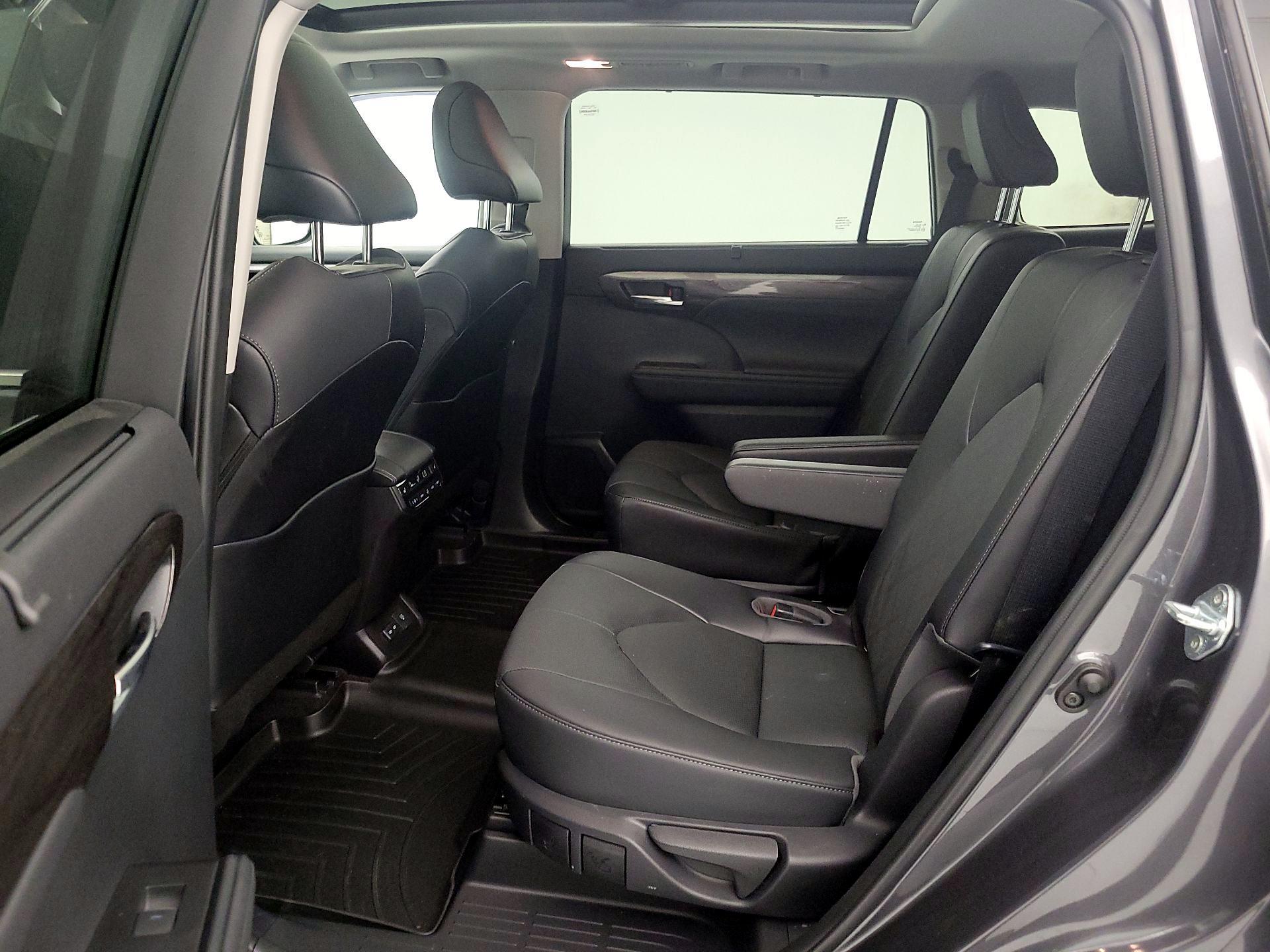 Thumbnail: 2023 Toyota Highlander - 20
