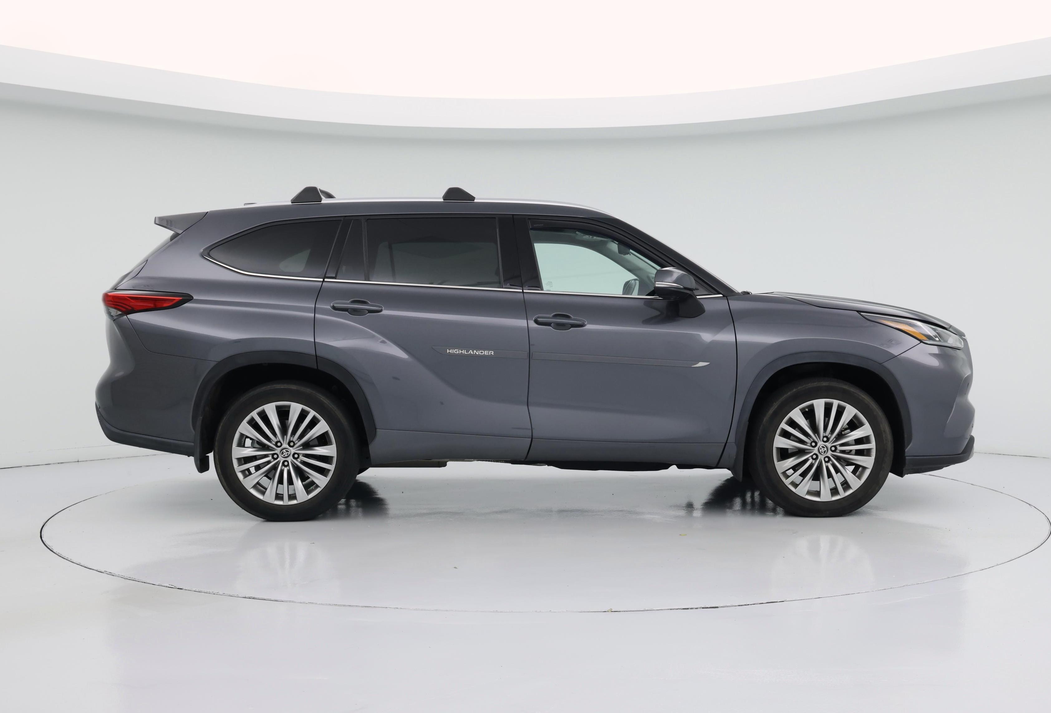 Thumbnail: 2023 Toyota Highlander - 7