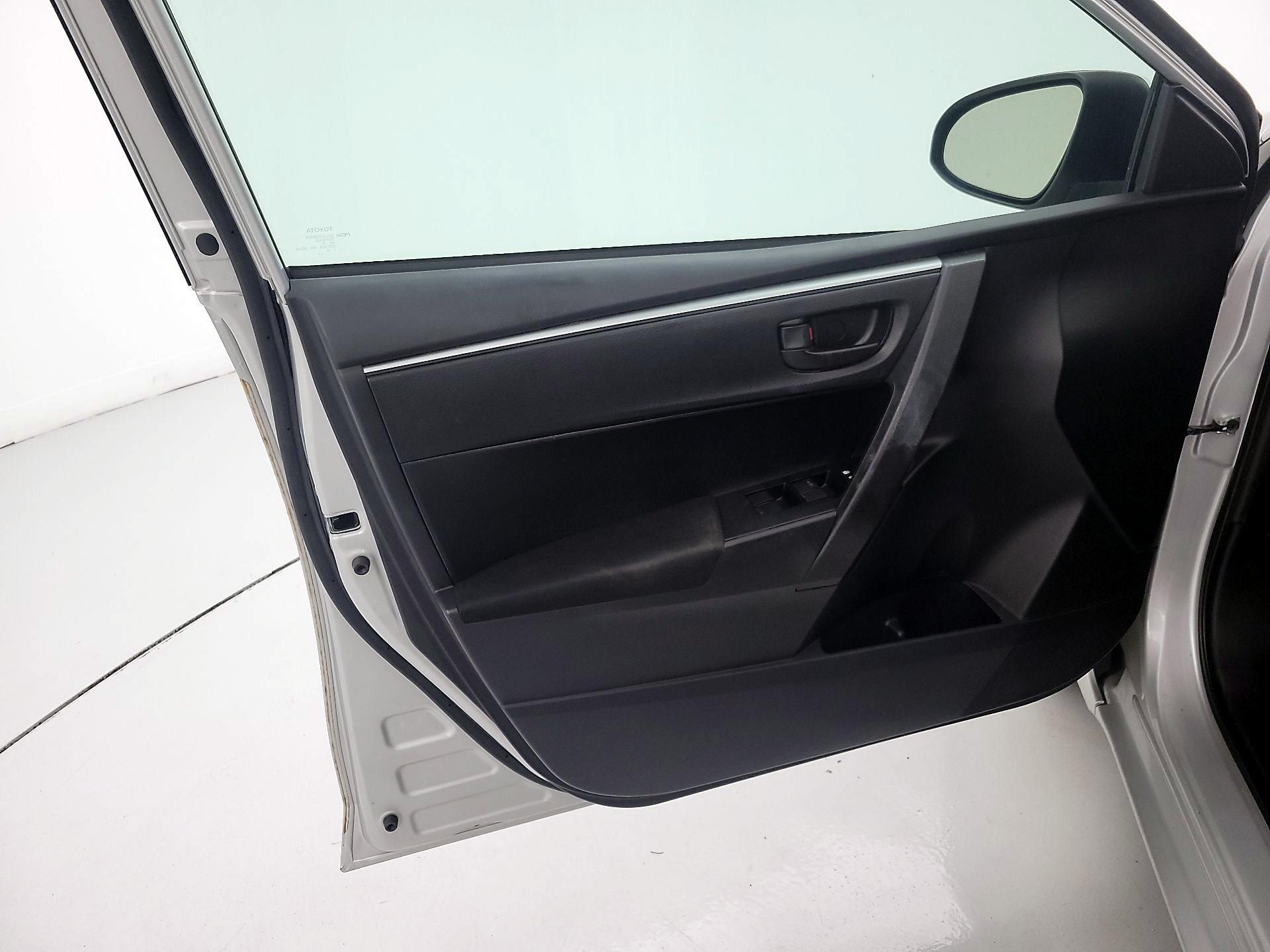 Thumbnail: 2015 Toyota Corolla - 12