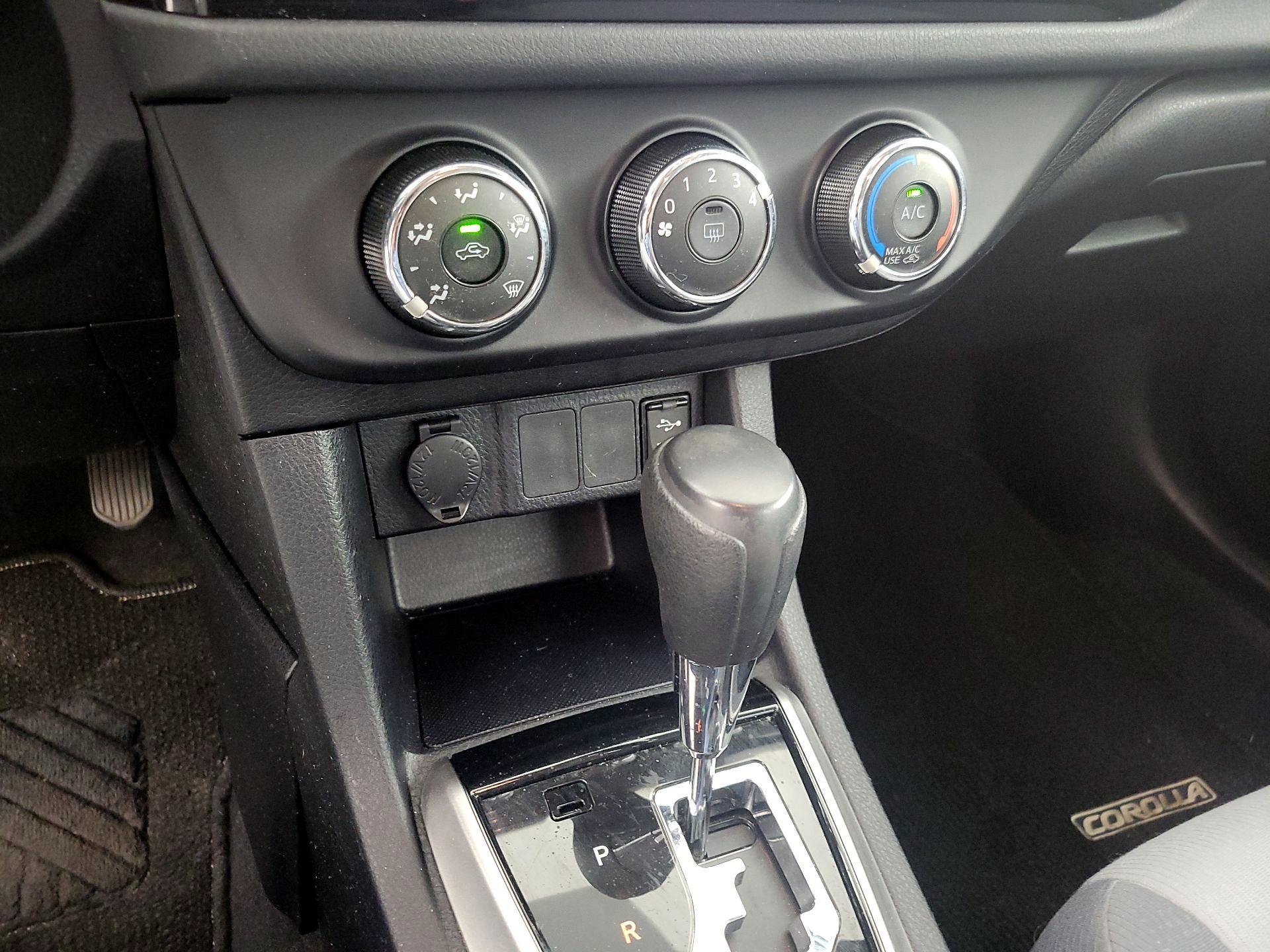 Thumbnail: 2015 Toyota Corolla - 15