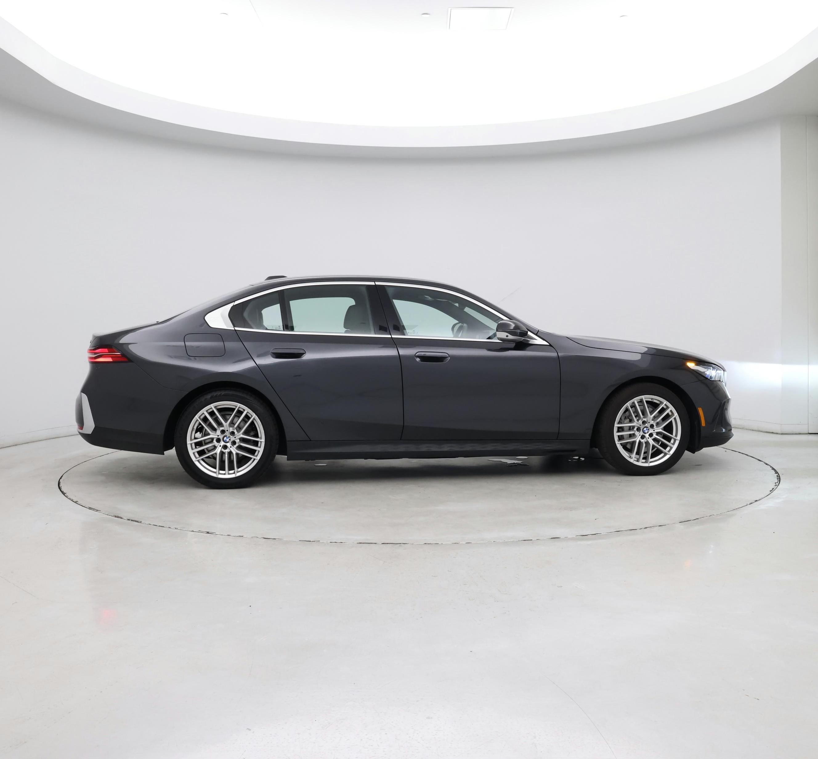 Thumbnail: 2024 BMW 5 Series - 2