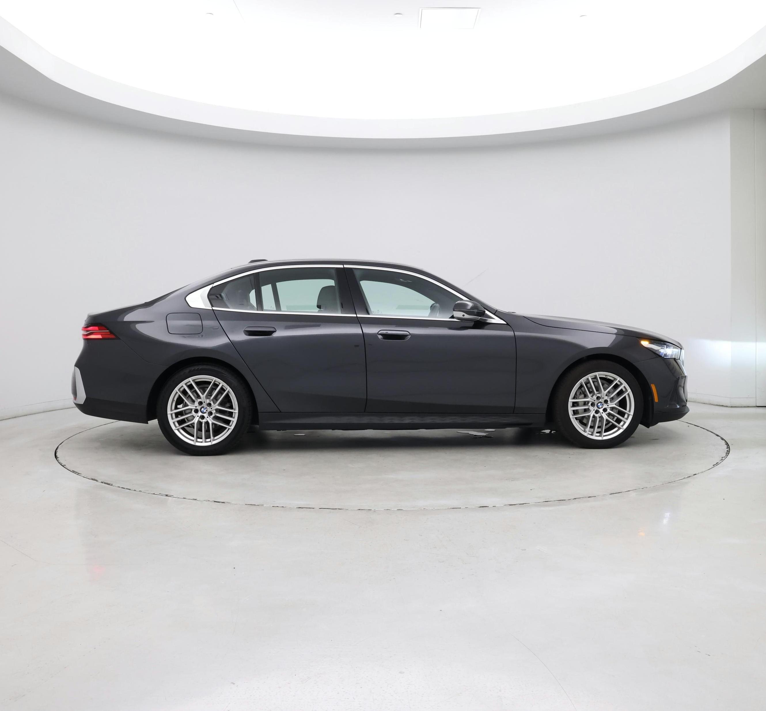 Thumbnail: 2024 BMW 5 Series - 6