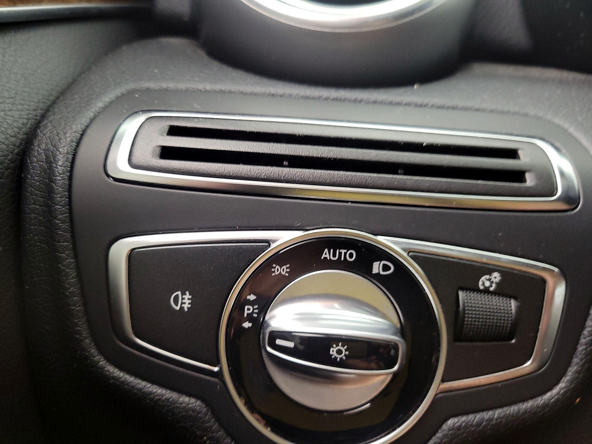 Thumbnail: 2015 Mercedes-Benz C-Class - 13