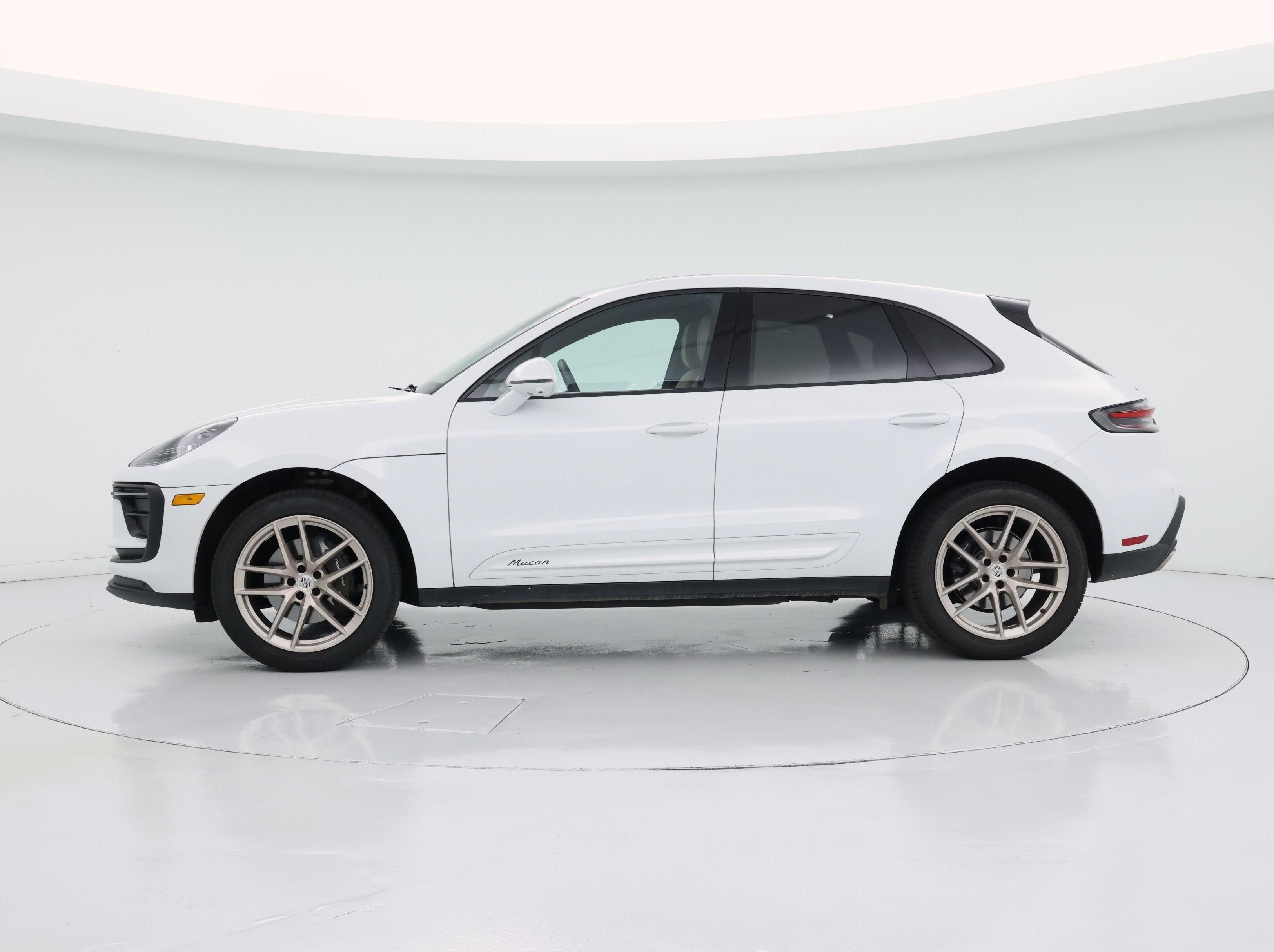 Thumbnail: 2023 Porsche Macan - 3