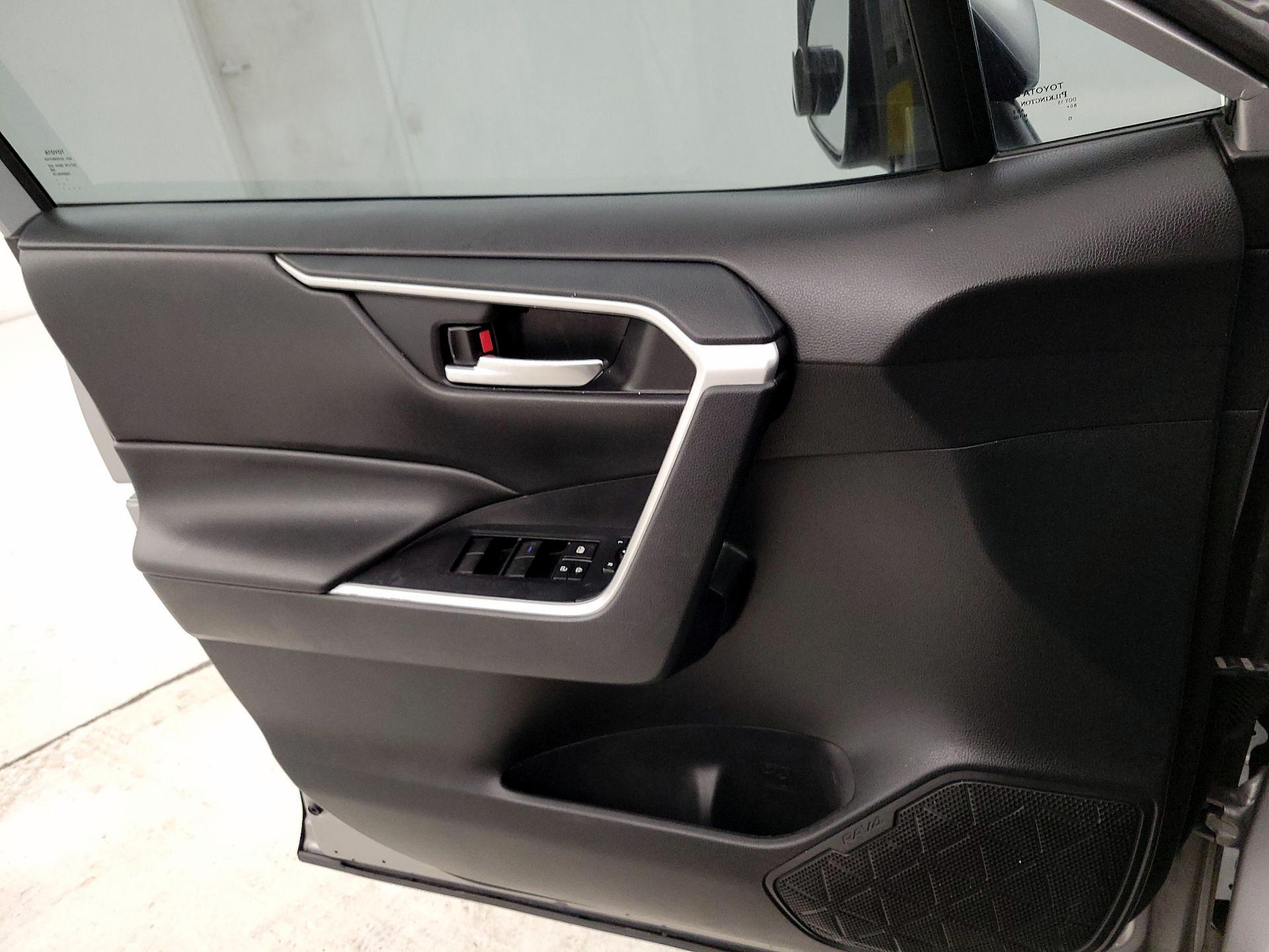 Thumbnail: 2021 Toyota RAV4 - 12