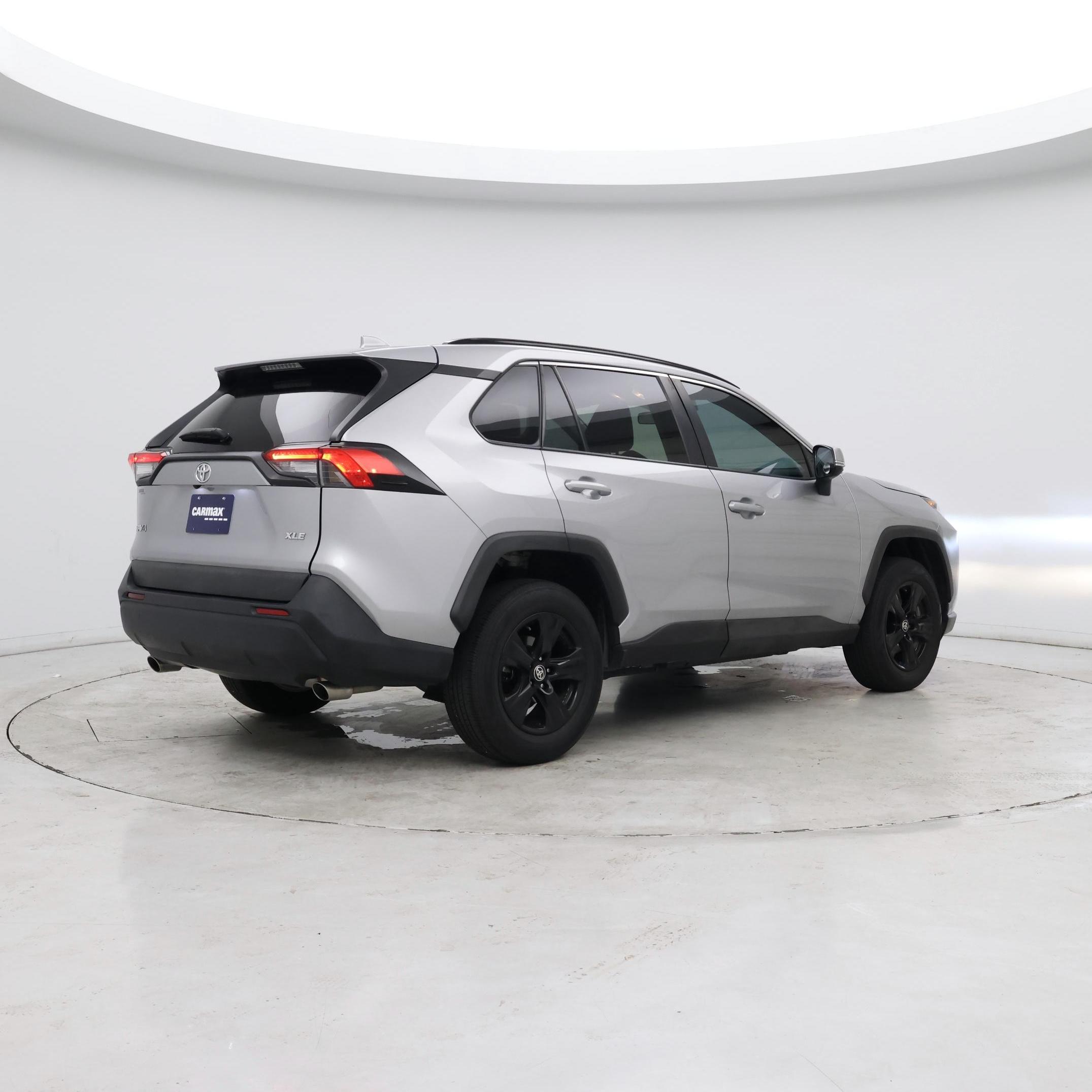 Thumbnail: 2021 Toyota RAV4 - 6