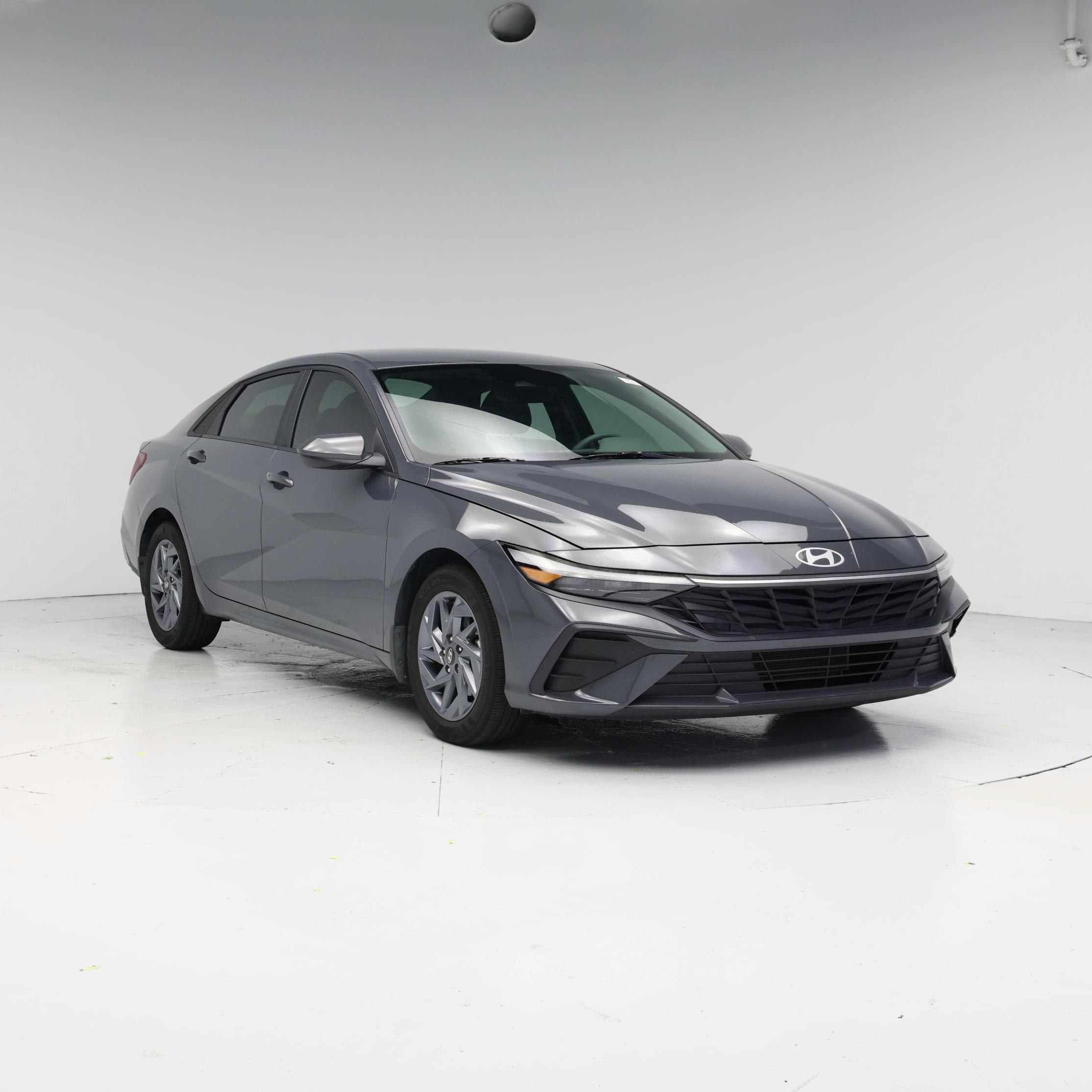 2024 Hyundai Elantra Gris Sedán Tracción delantera Automática