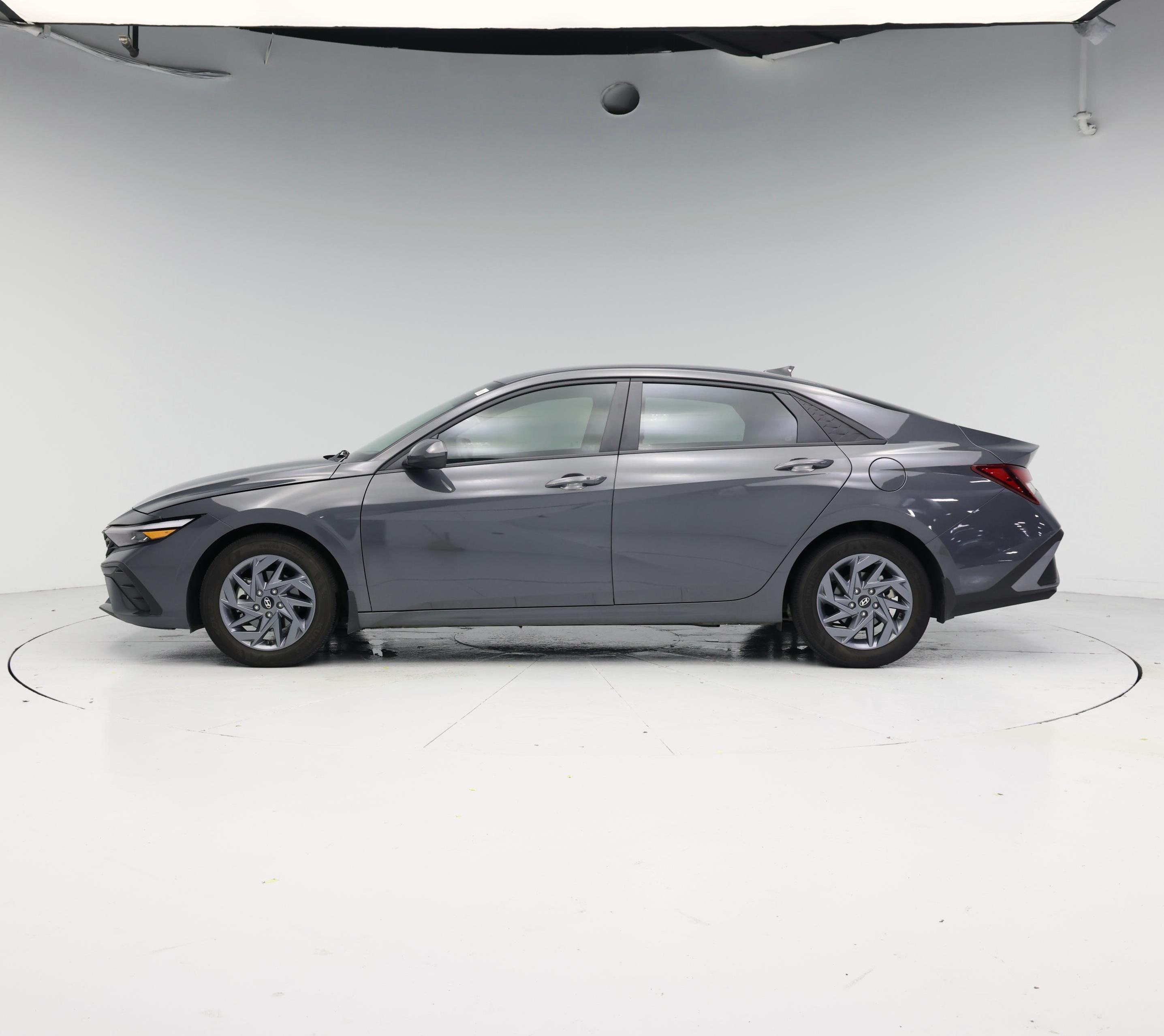 Thumbnail: 2024 Hyundai Elantra - 3