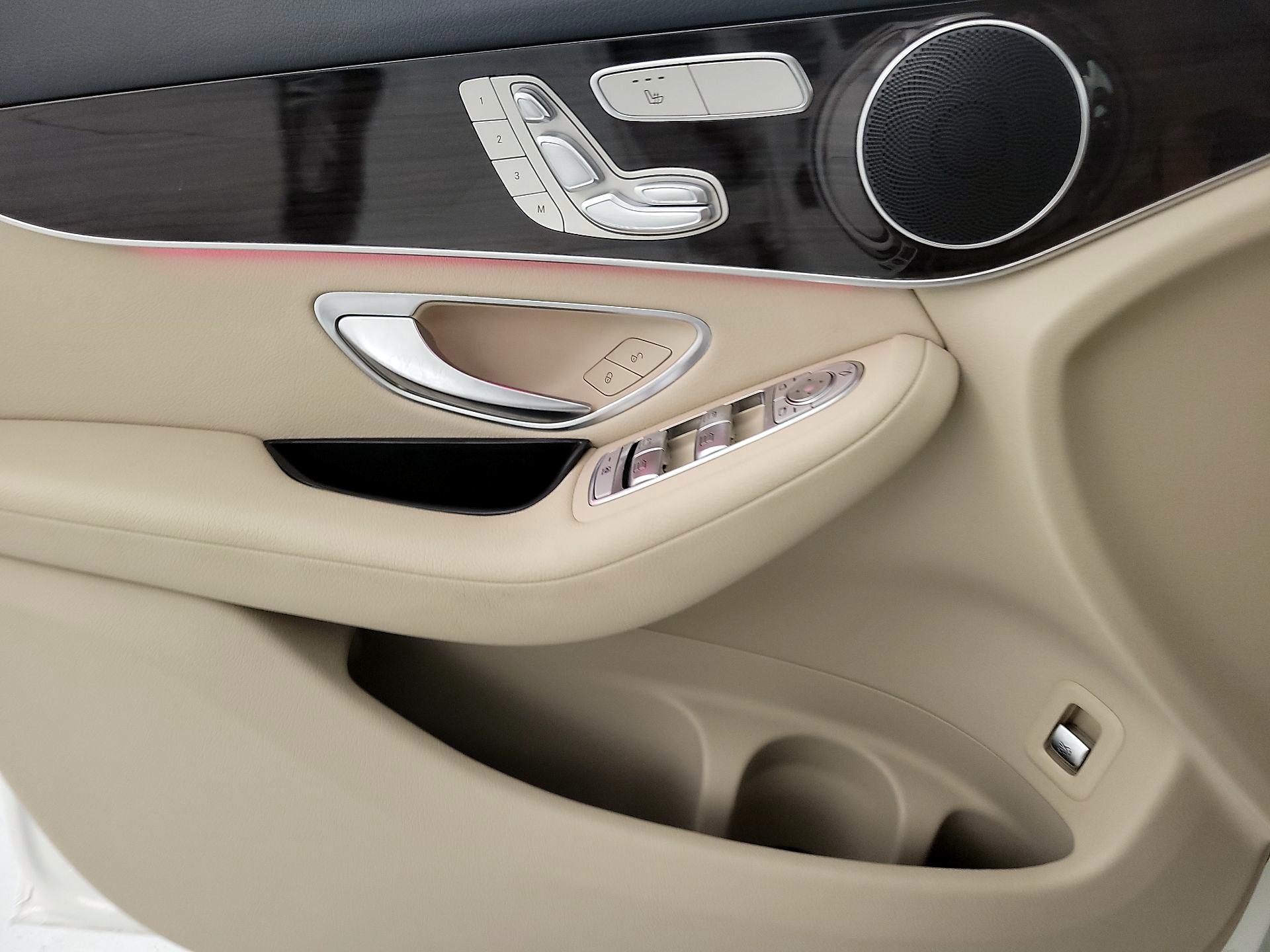 Thumbnail: 2022 Mercedes-Benz GLC - 12