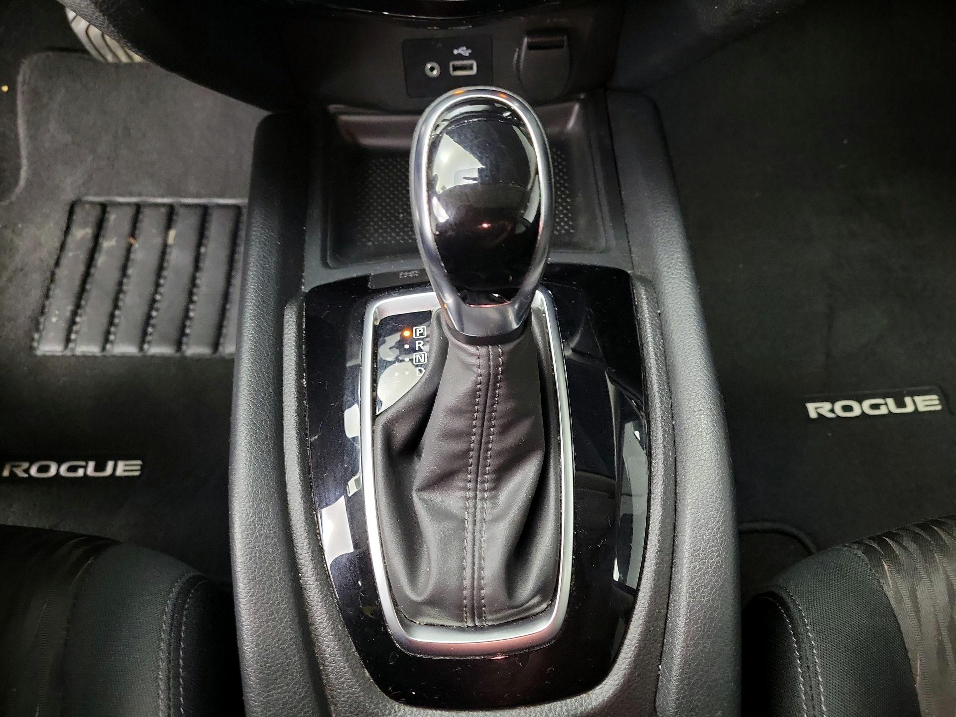 Thumbnail: 2020 Nissan Rogue - 17