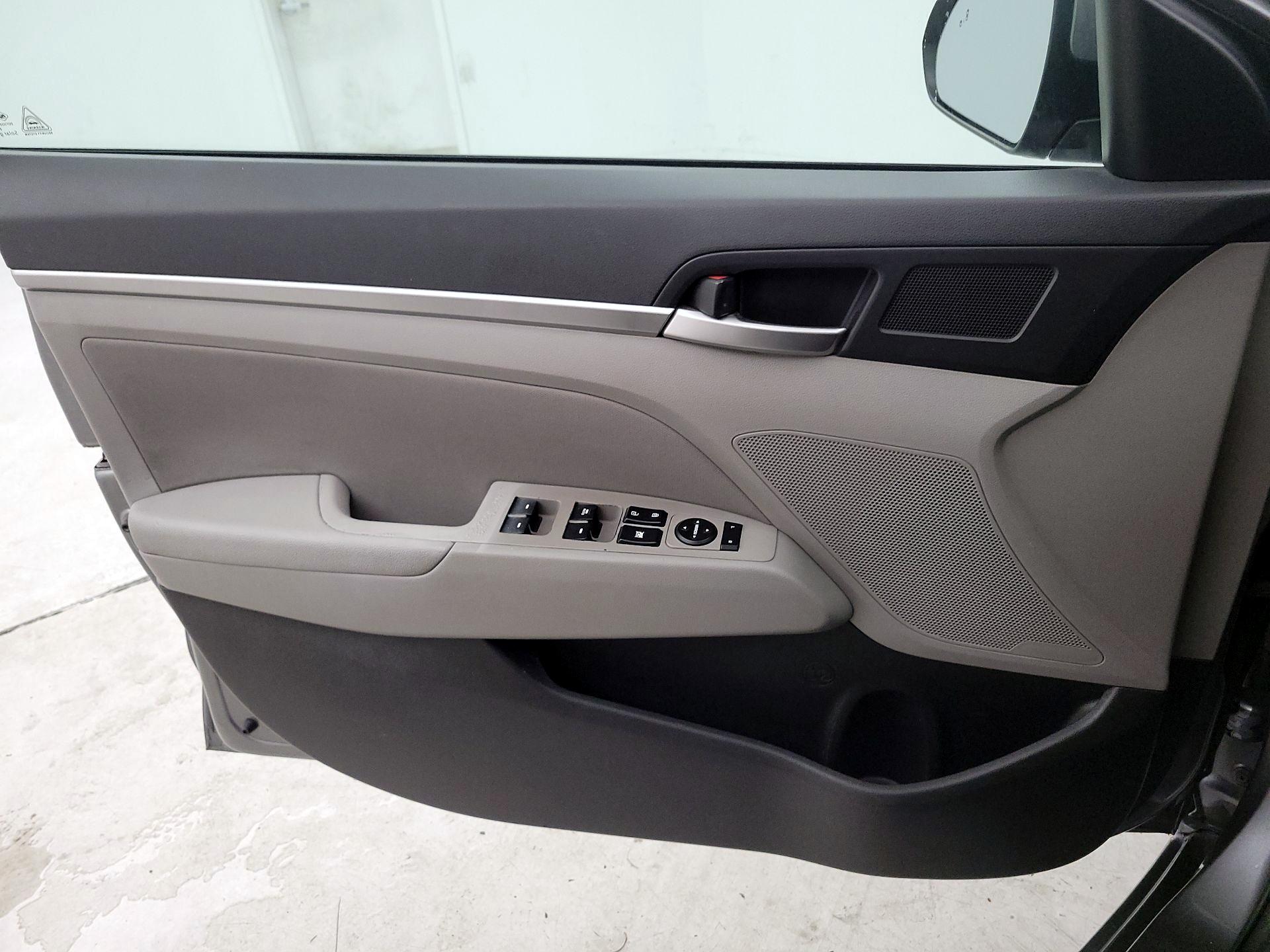 Thumbnail: 2019 Hyundai Elantra - 10