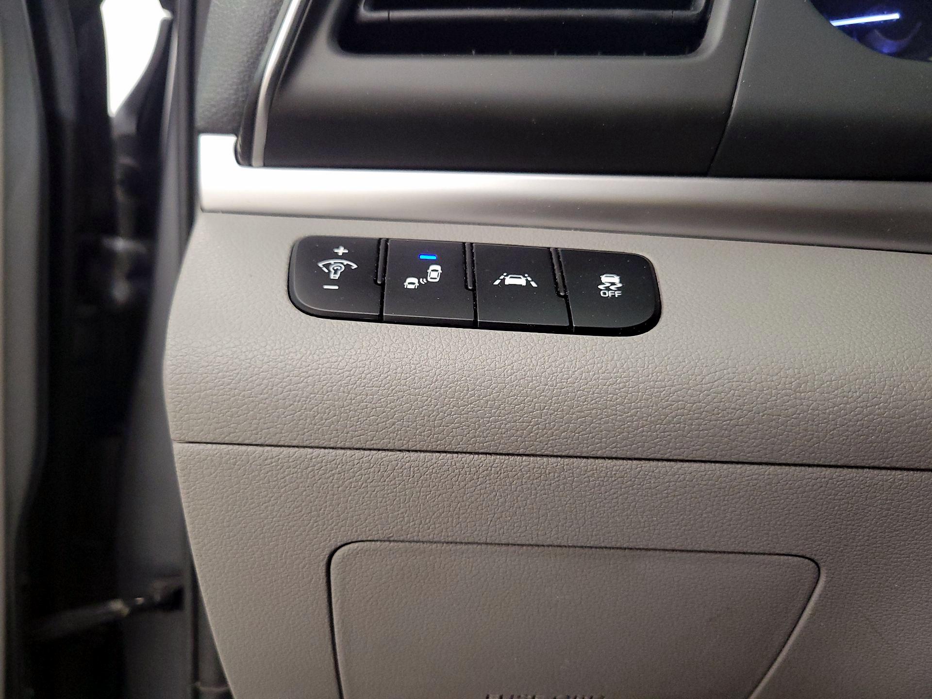 Thumbnail: 2019 Hyundai Elantra - 11