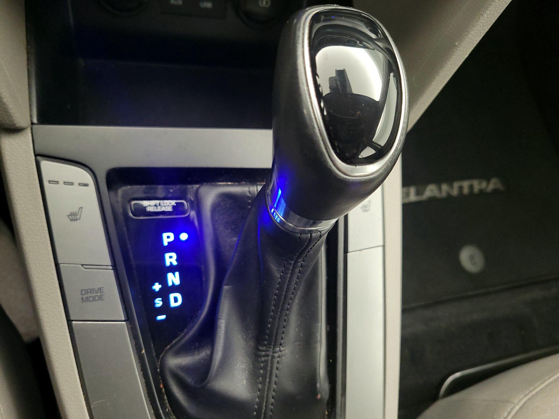 Thumbnail: 2019 Hyundai Elantra - 15
