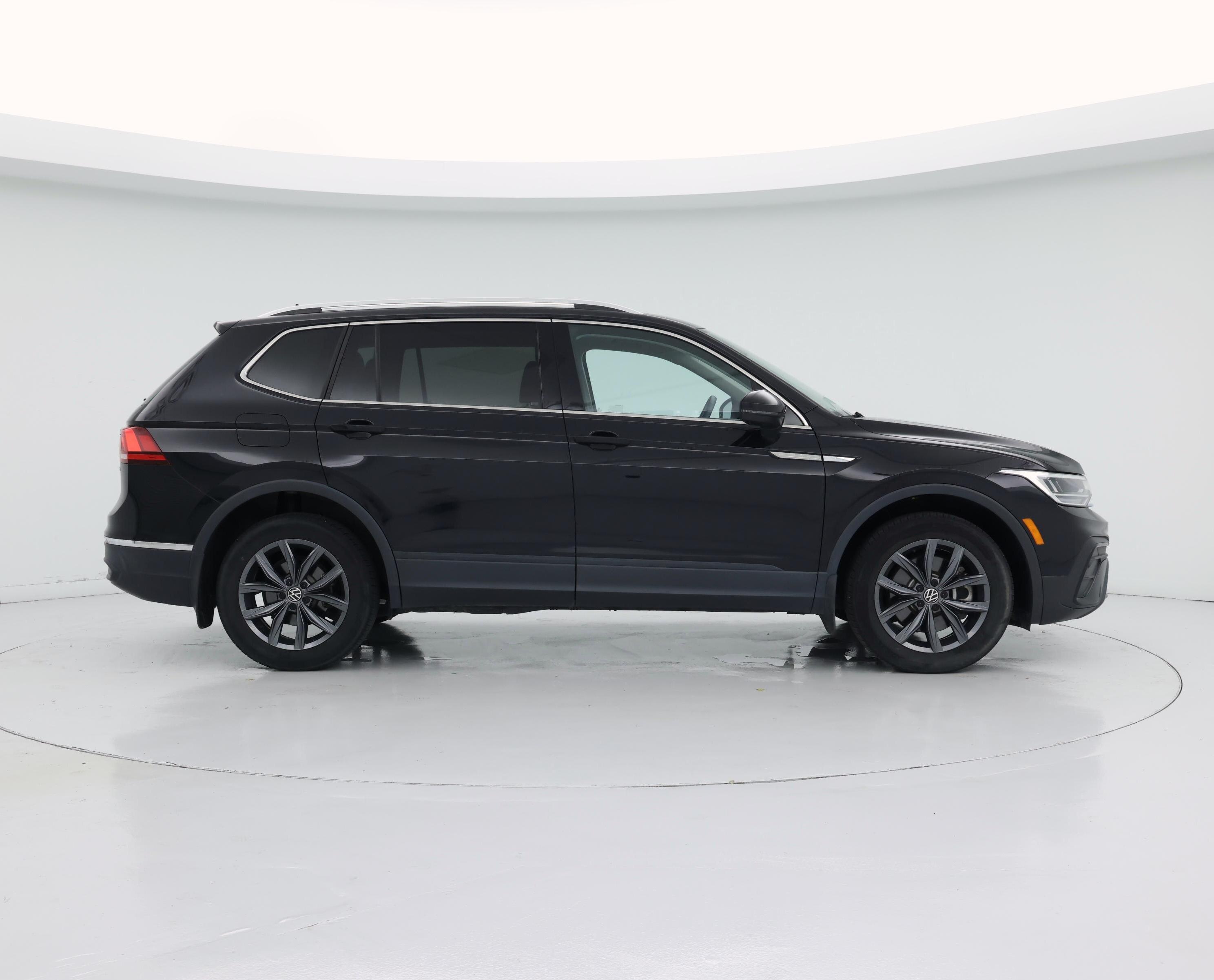 Thumbnail: 2022 Volkswagen Tiguan - 7