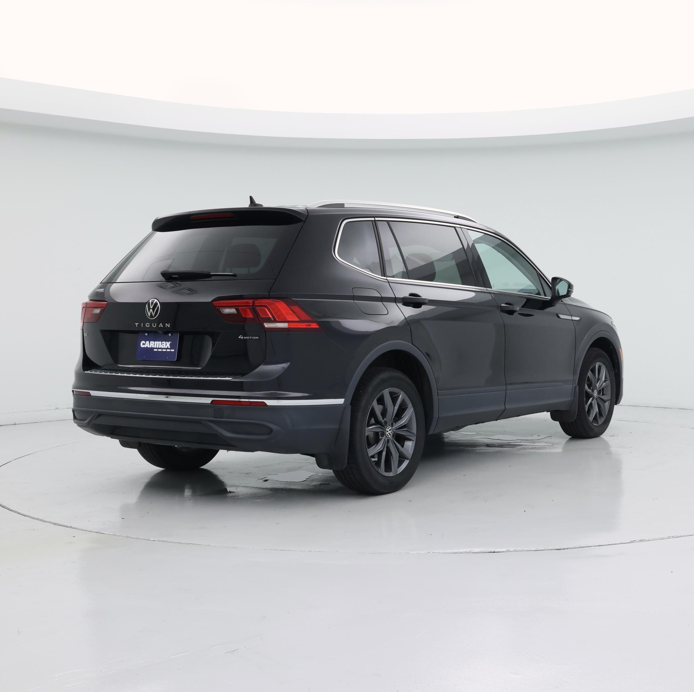 Thumbnail: 2022 Volkswagen Tiguan - 8