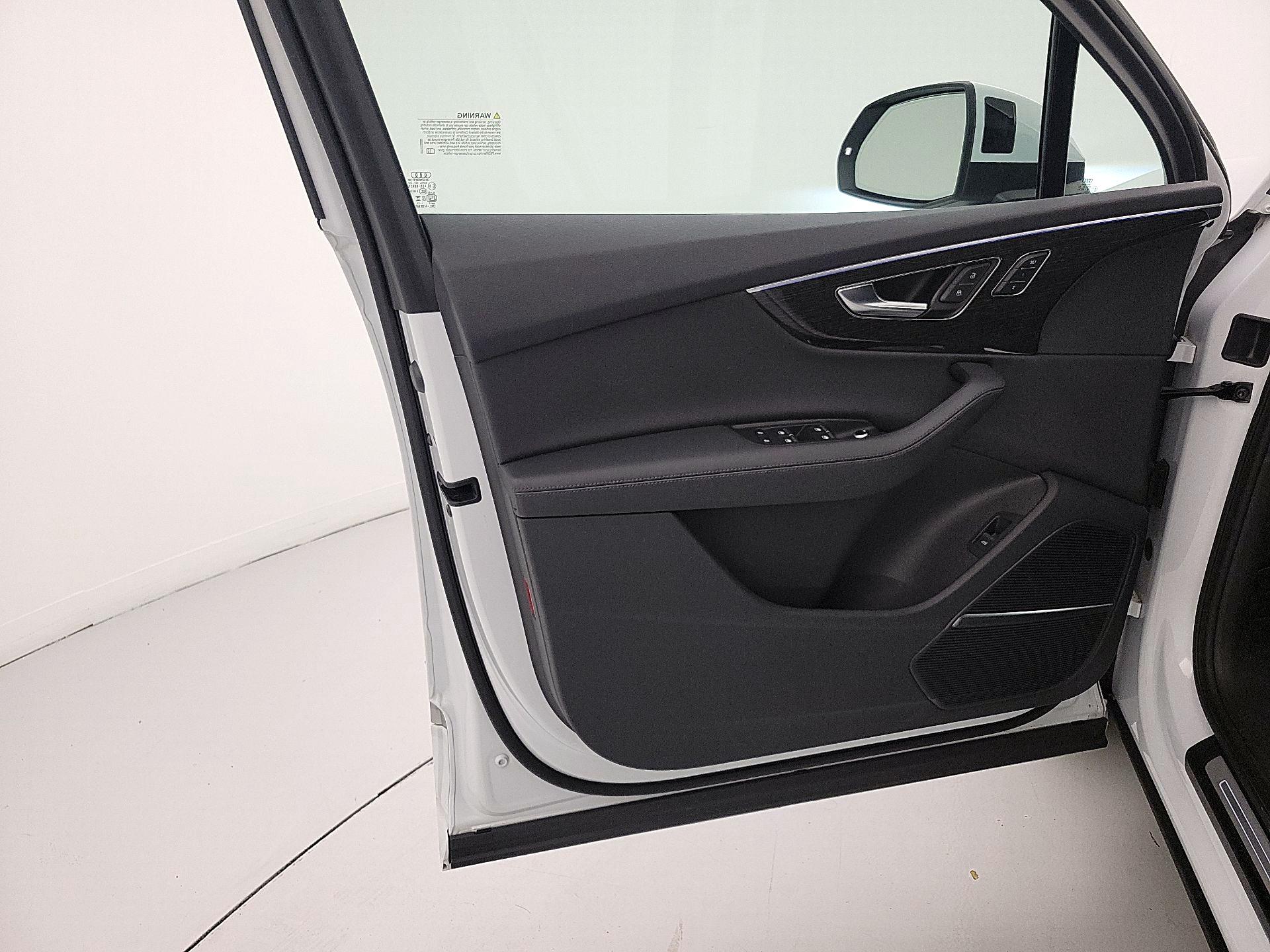 Thumbnail: 2023 Audi Q7 - 12