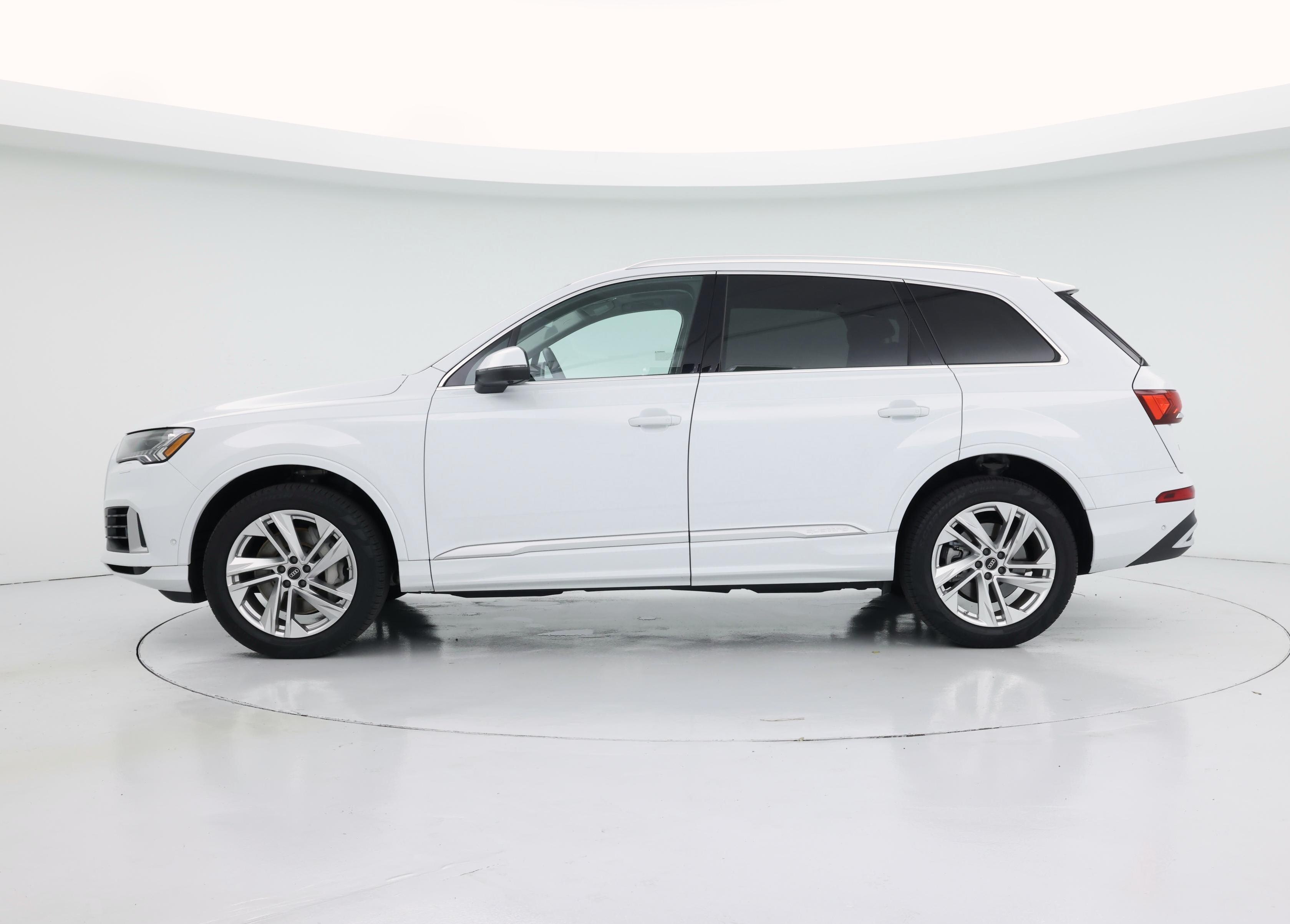Thumbnail: 2023 Audi Q7 - 3