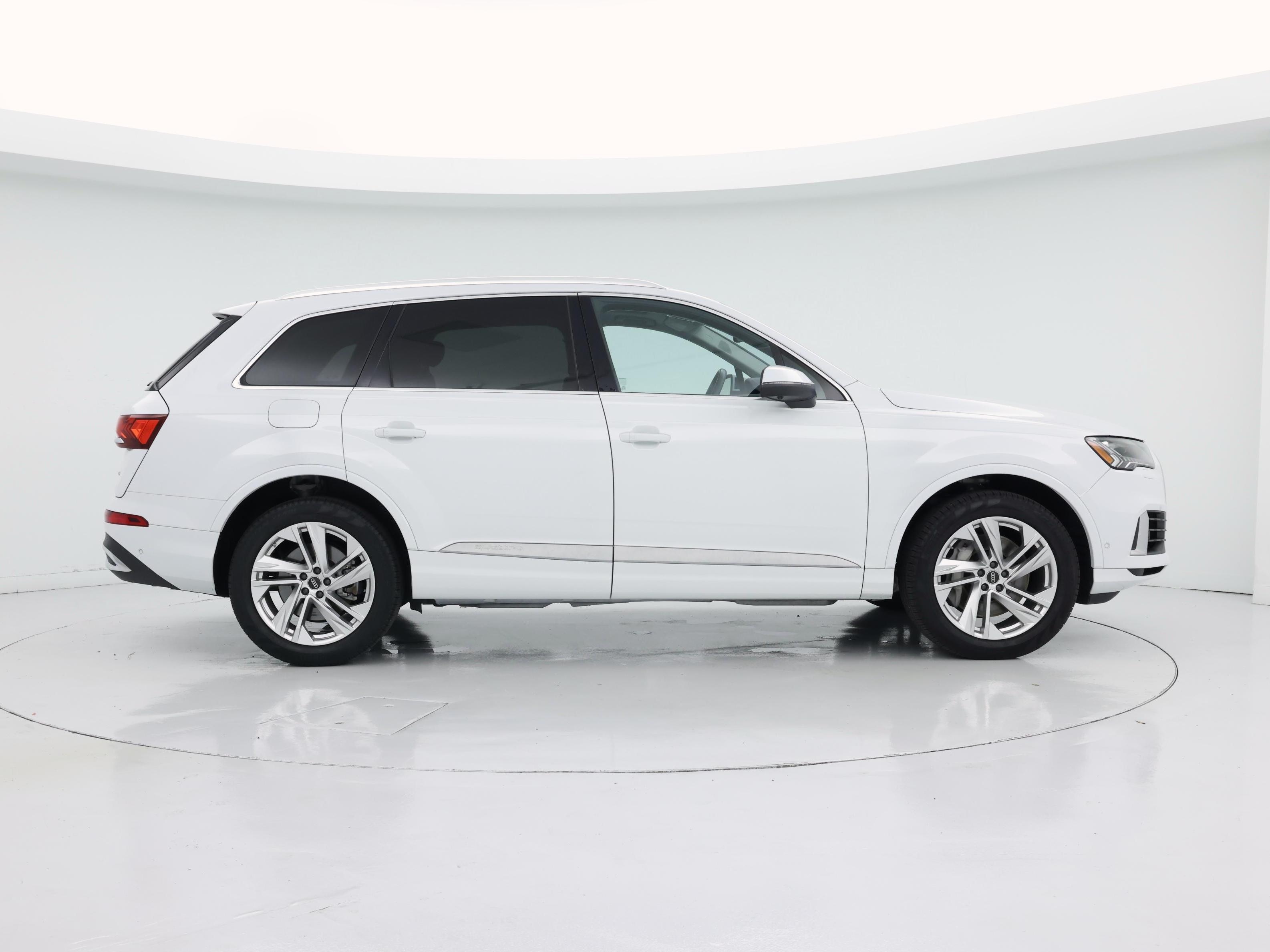 Thumbnail: 2023 Audi Q7 - 7