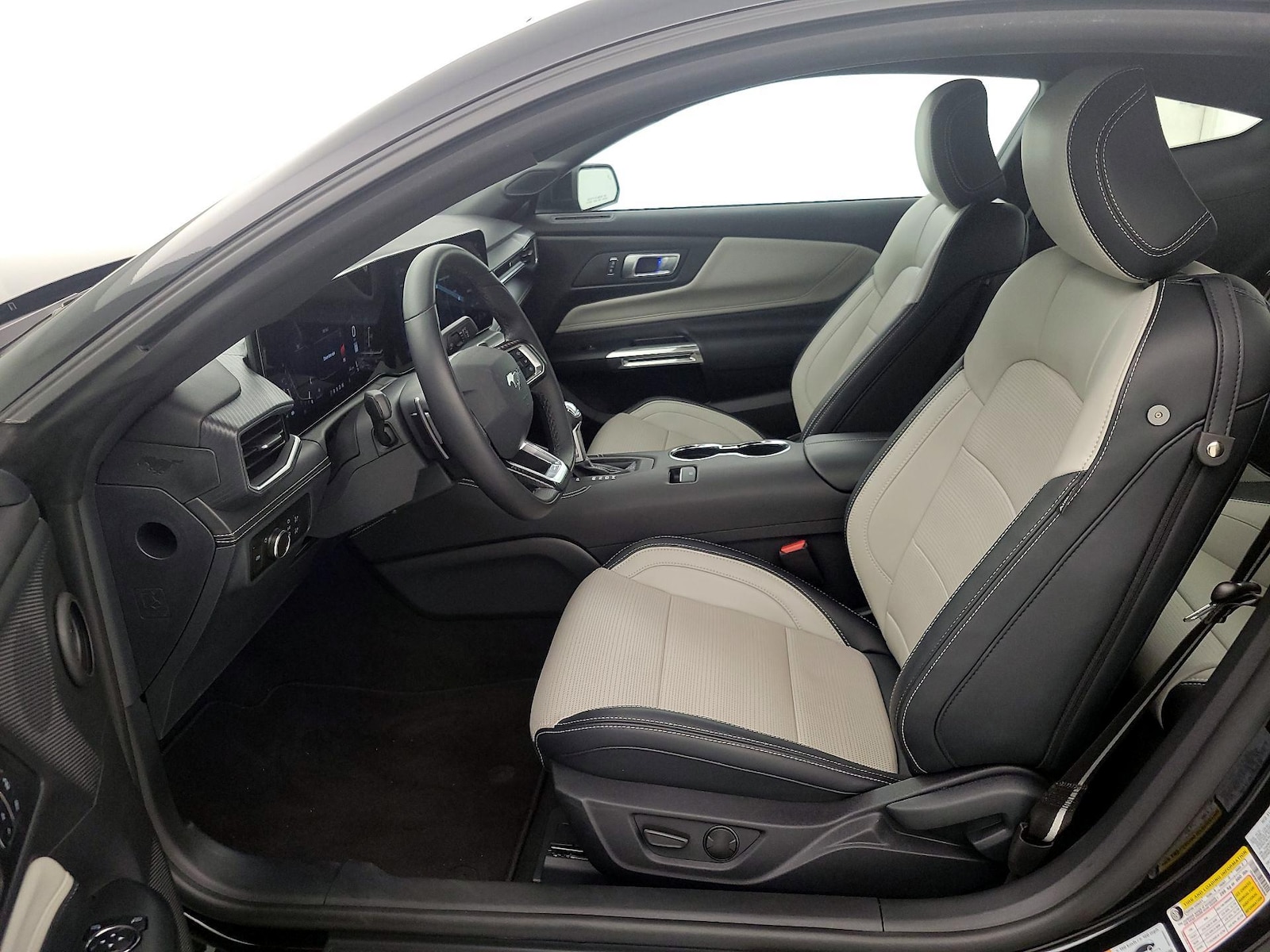 2025 Ford Mustang GT Premium - Photo 12