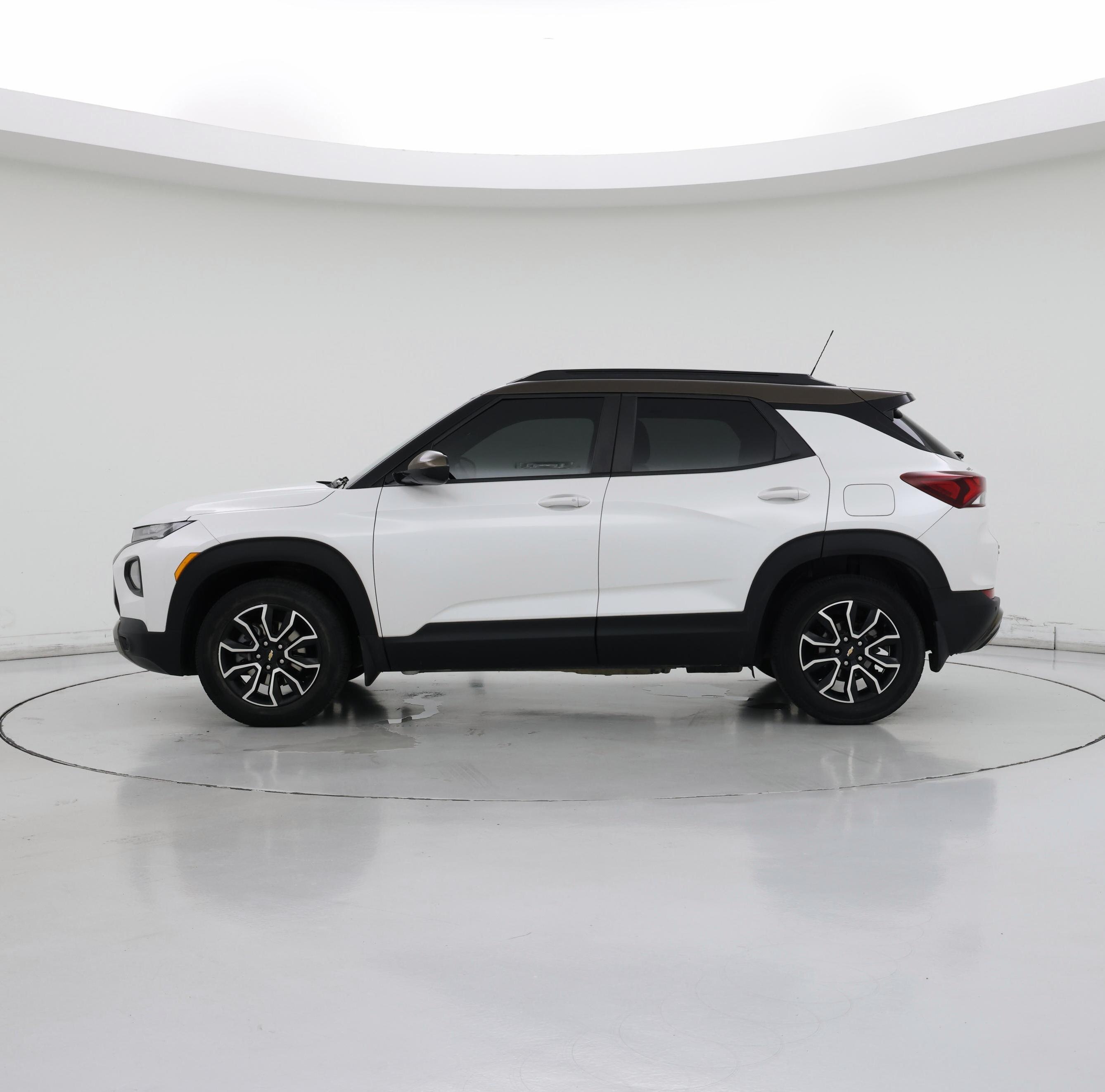 Thumbnail: 2022 Chevrolet TrailBlazer - 3