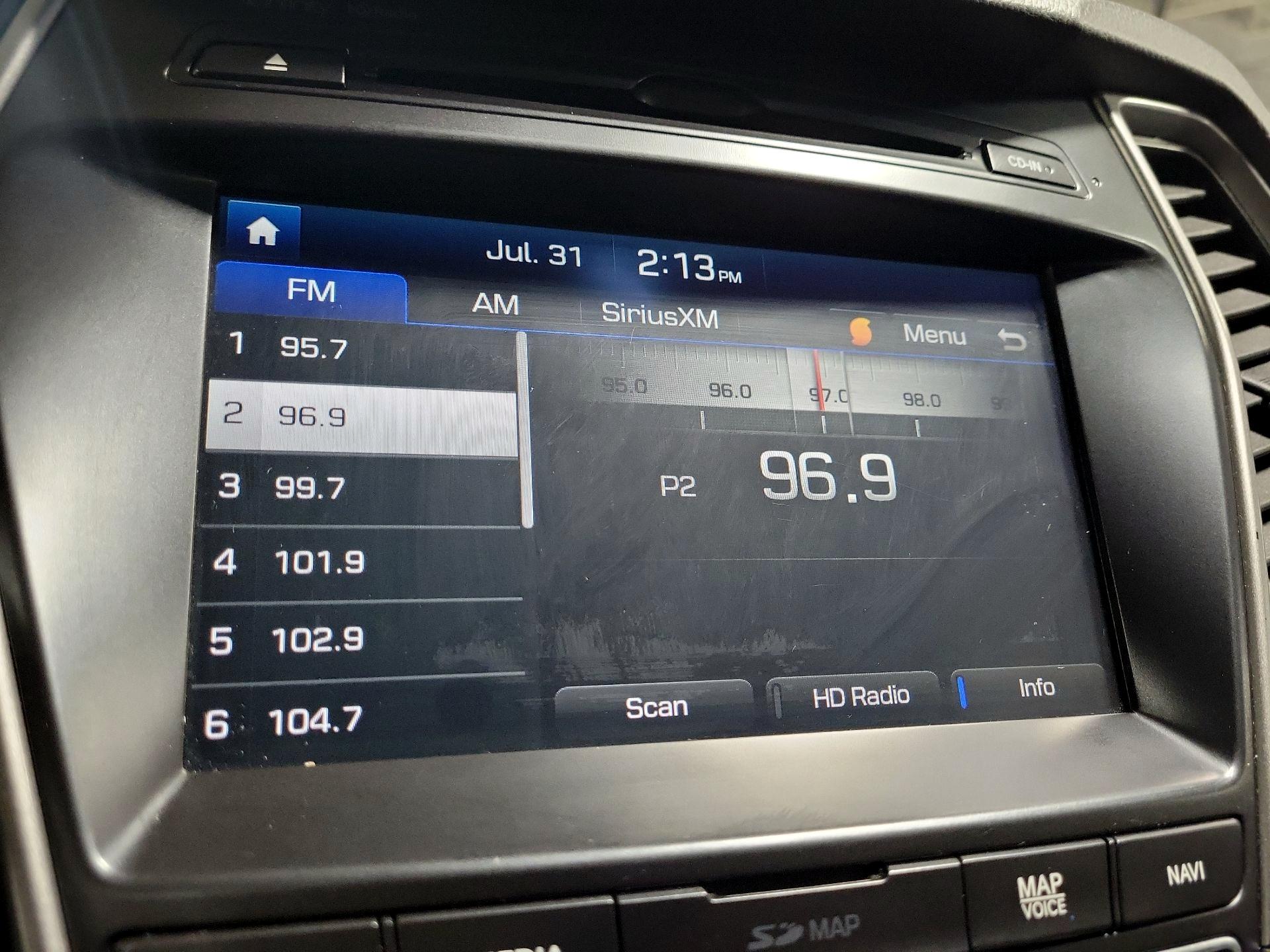 Thumbnail: 2018 Hyundai Santa Fe - 16