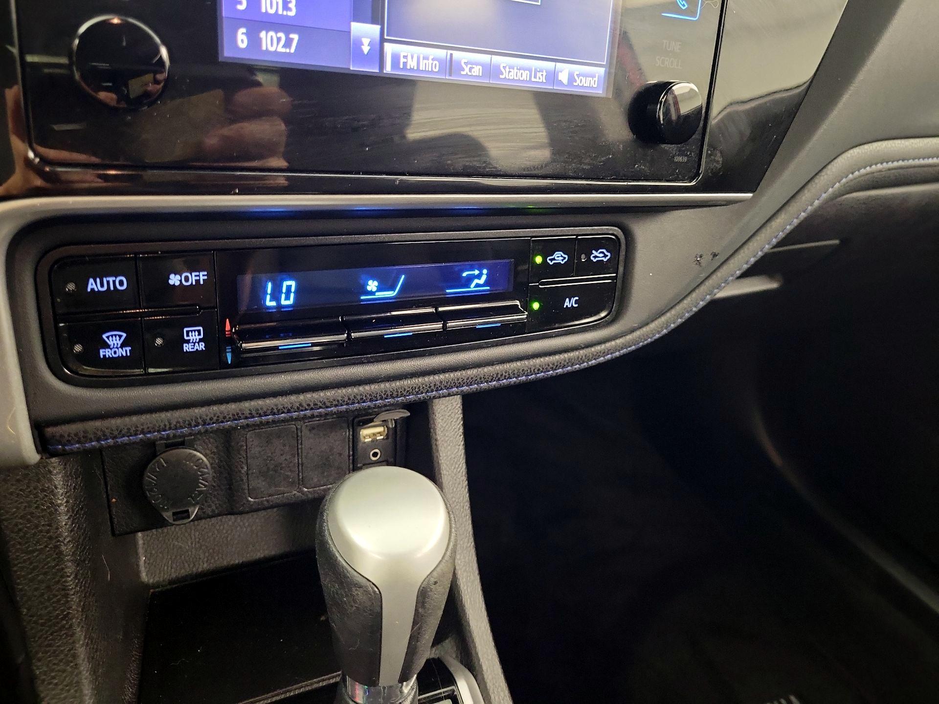 Thumbnail: 2018 Toyota Corolla - 16
