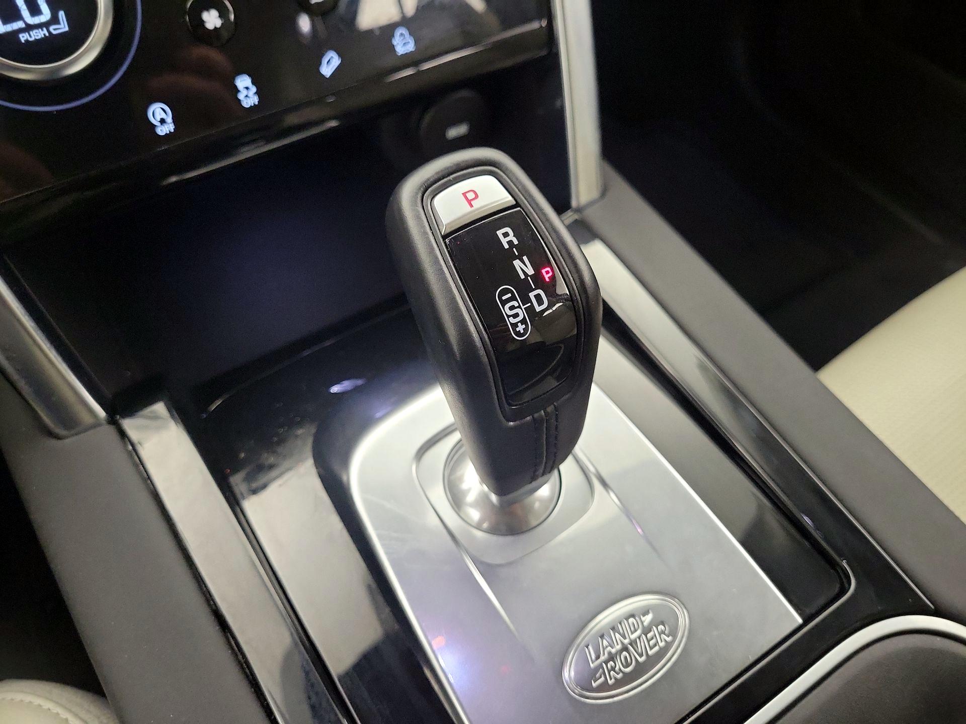 Thumbnail: 2020 Land Rover Discovery Sport - 17