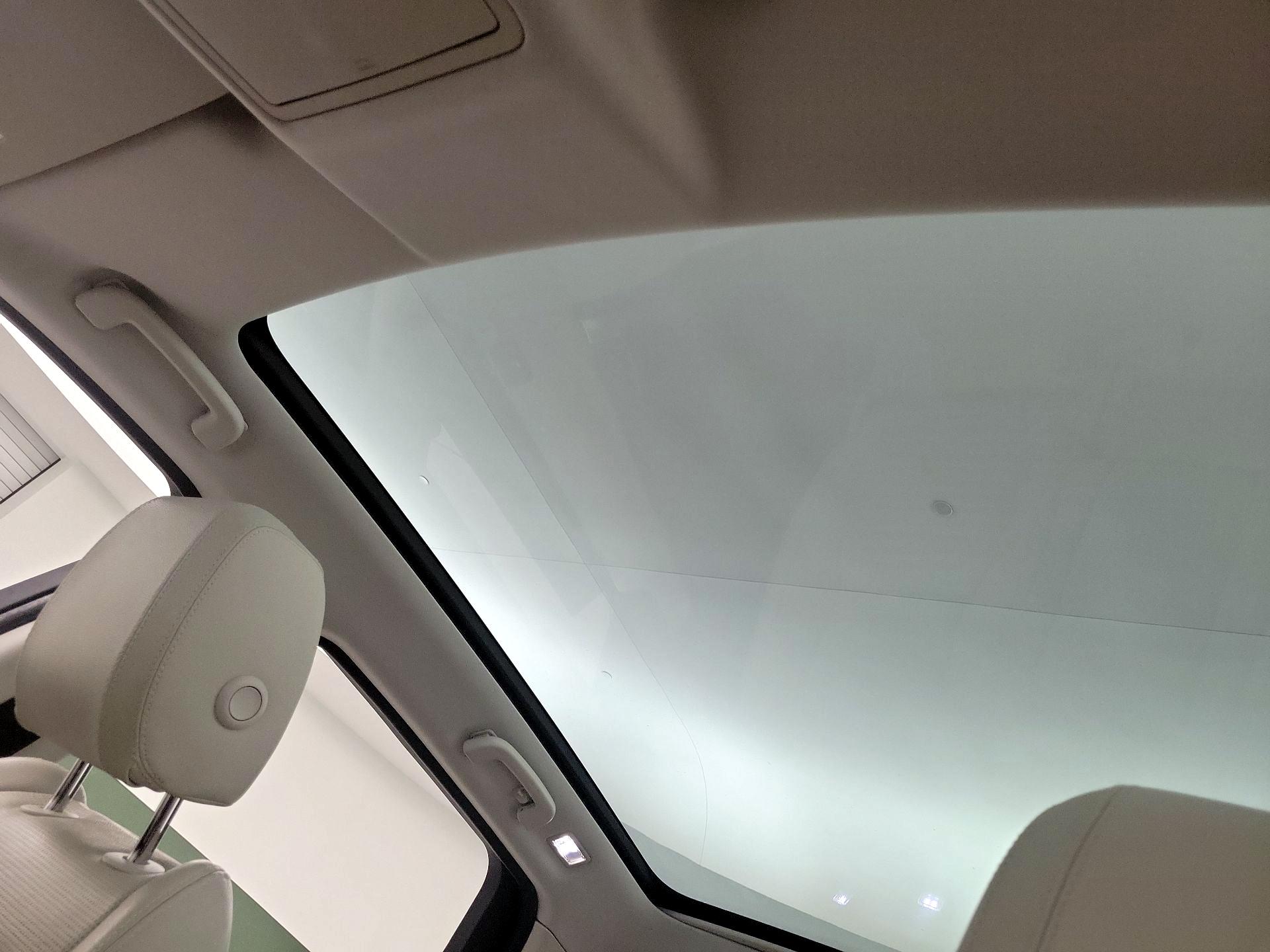 Thumbnail: 2020 Land Rover Discovery Sport - 19