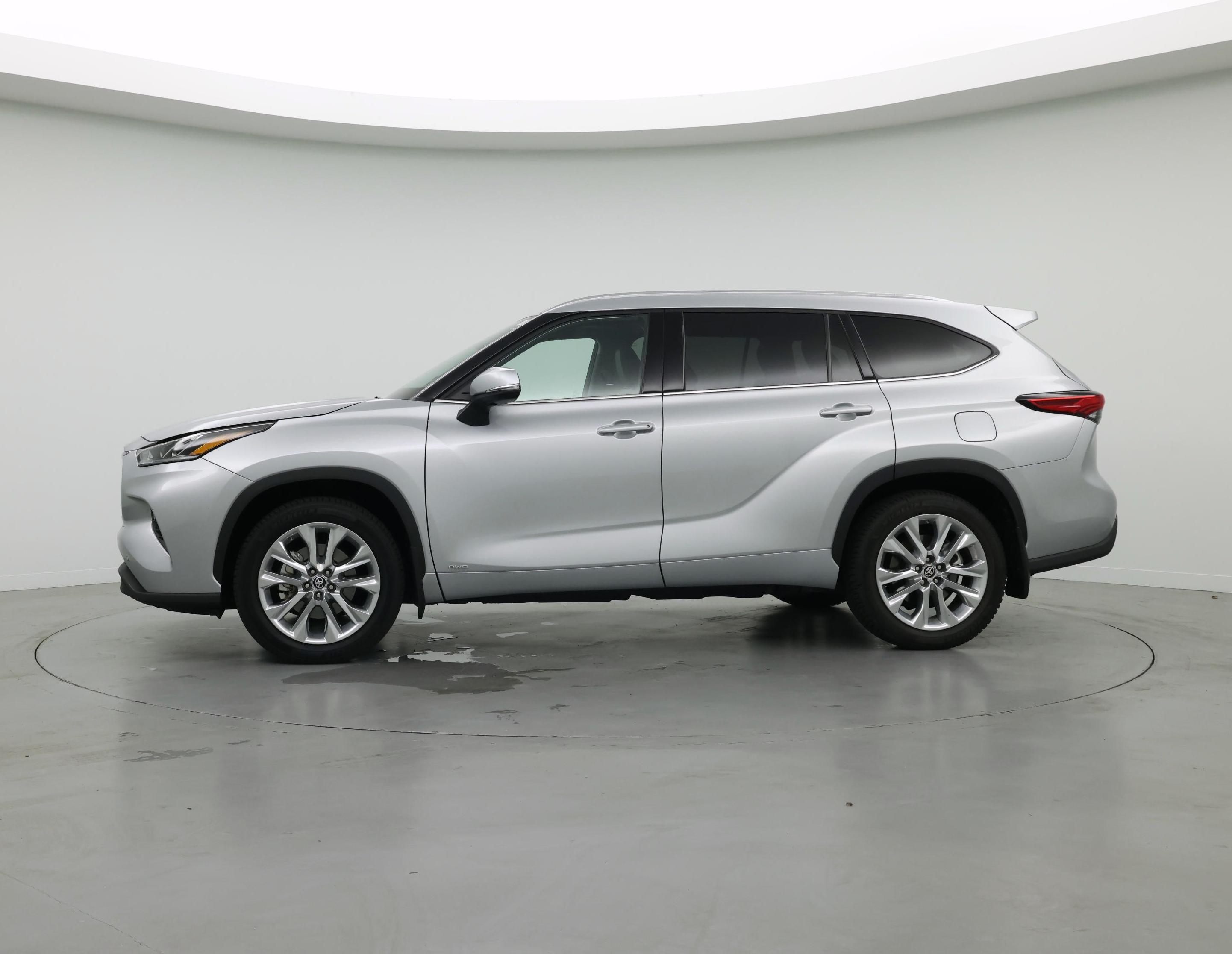 Thumbnail: 2022 Toyota Highlander - 3