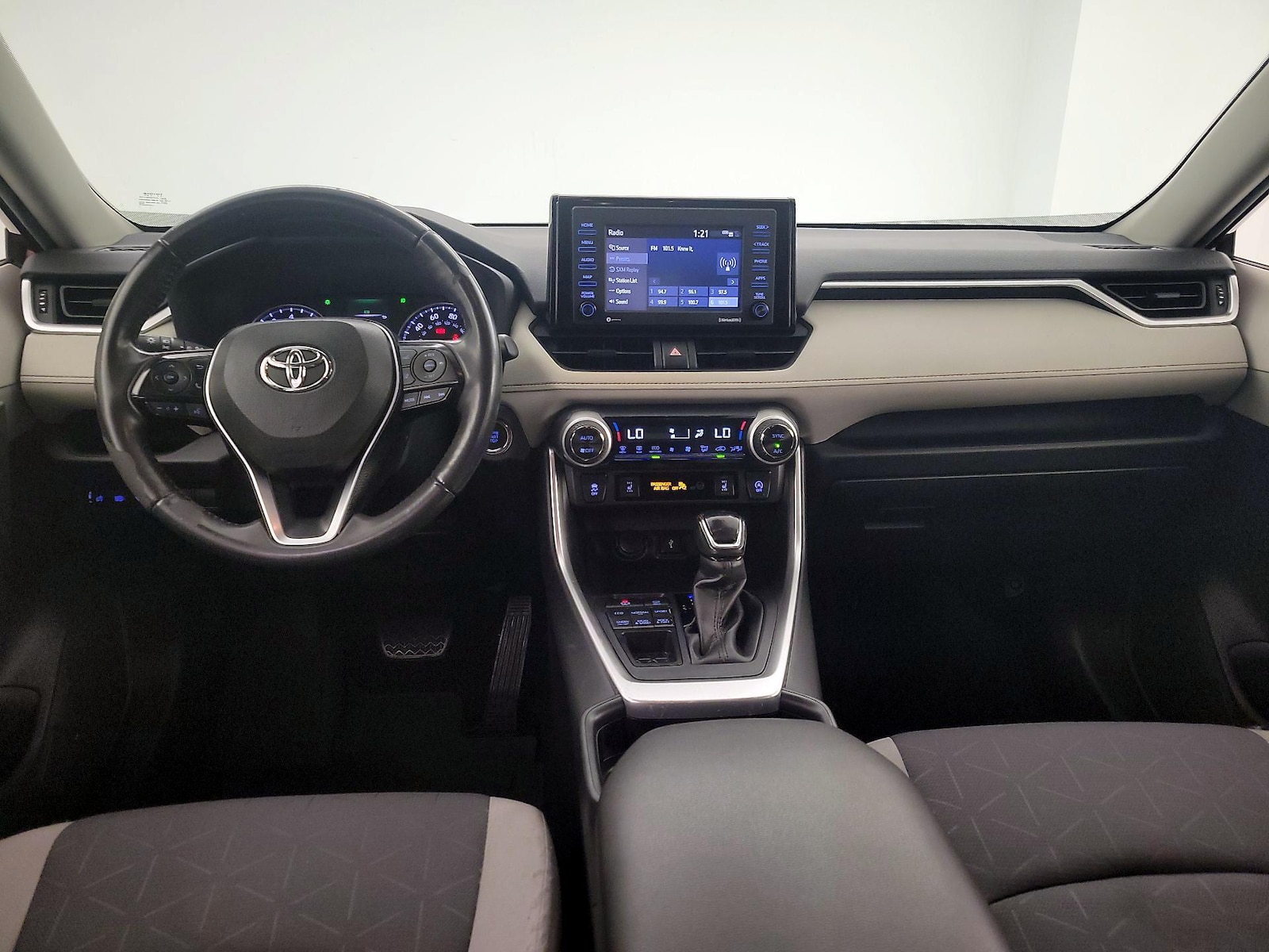 2020 Toyota RAV4 XLE - Photo 10