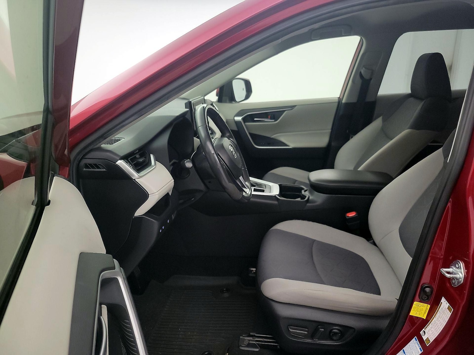 2020 Toyota RAV4 XLE - Photo 12