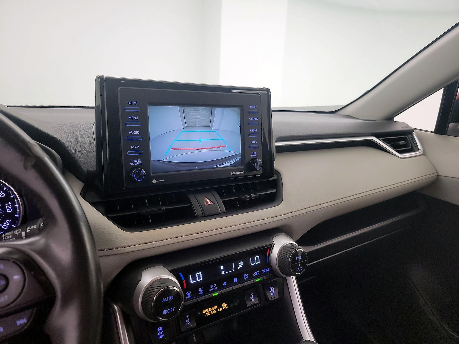 2020 Toyota RAV4 XLE - Photo 15