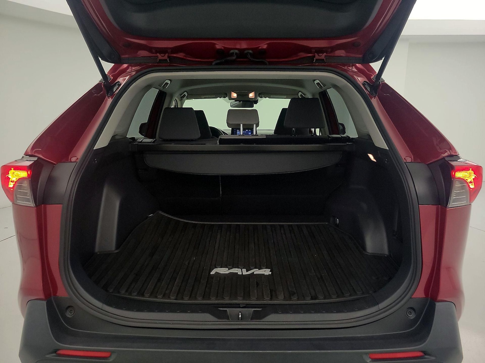 2020 Toyota RAV4 XLE - Photo 21