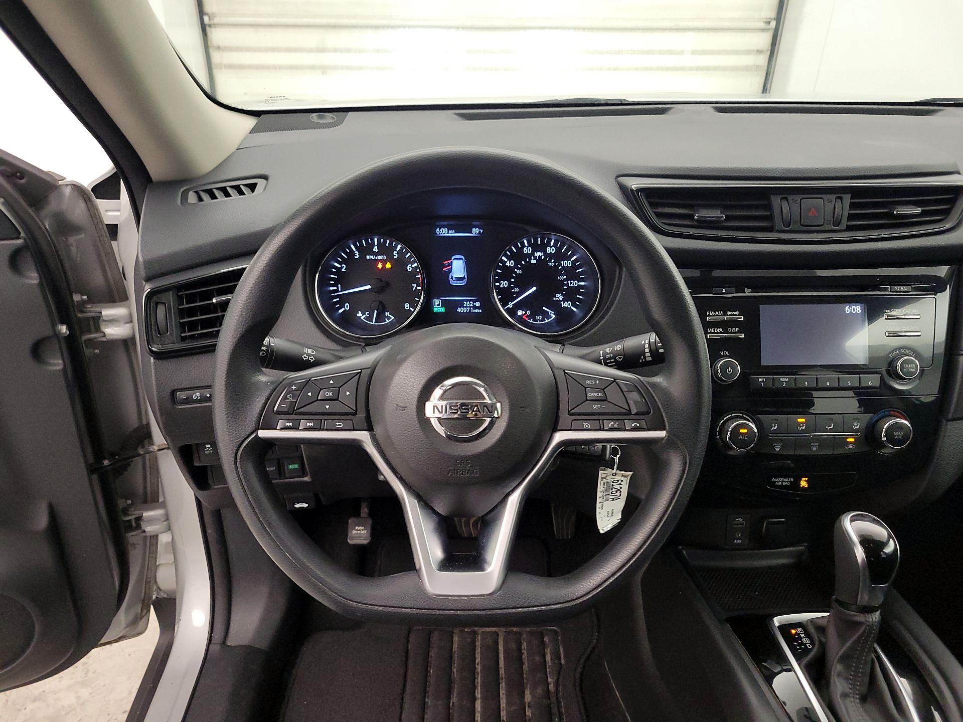 Thumbnail: 2017 Nissan Rogue - 10