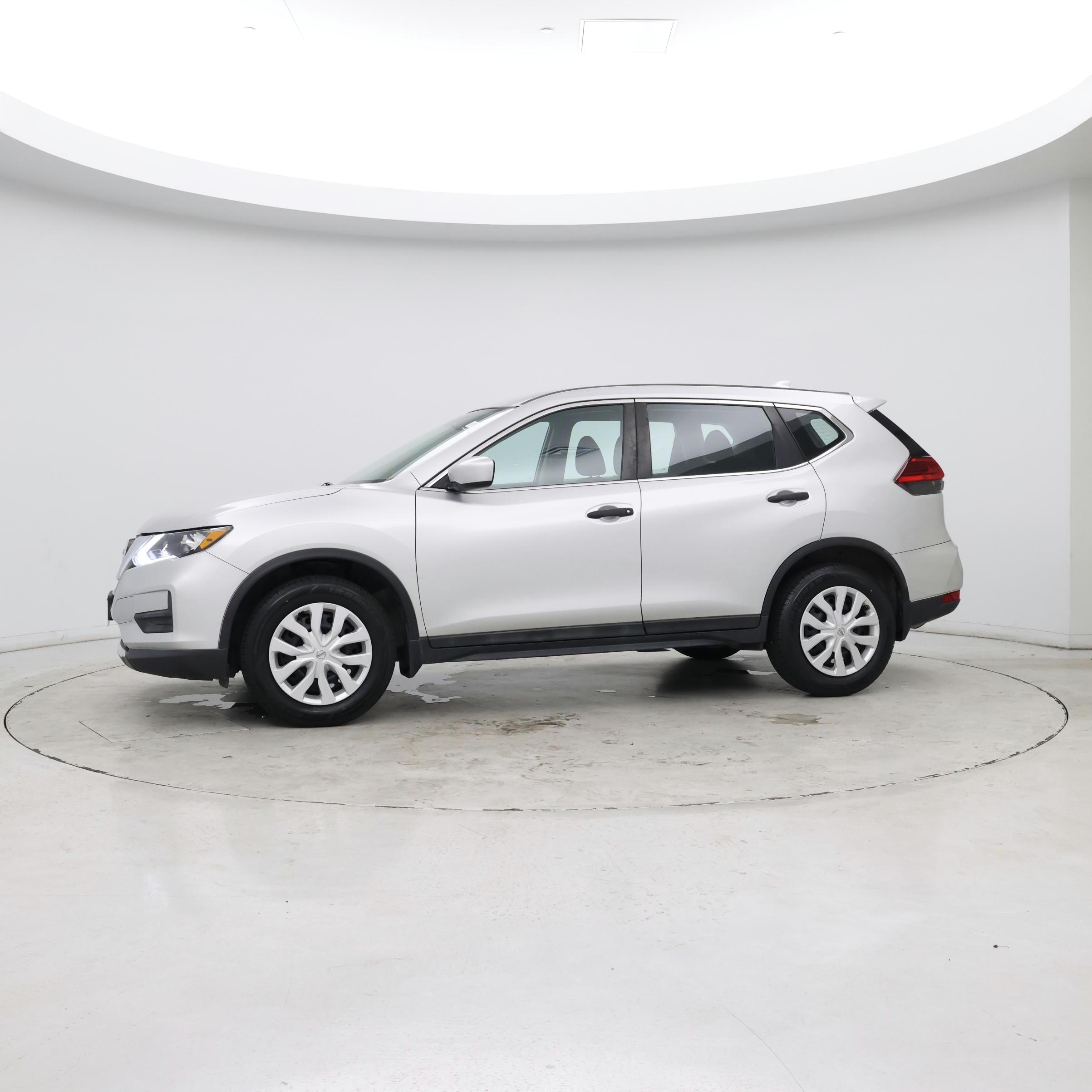 Thumbnail: 2017 Nissan Rogue - 4