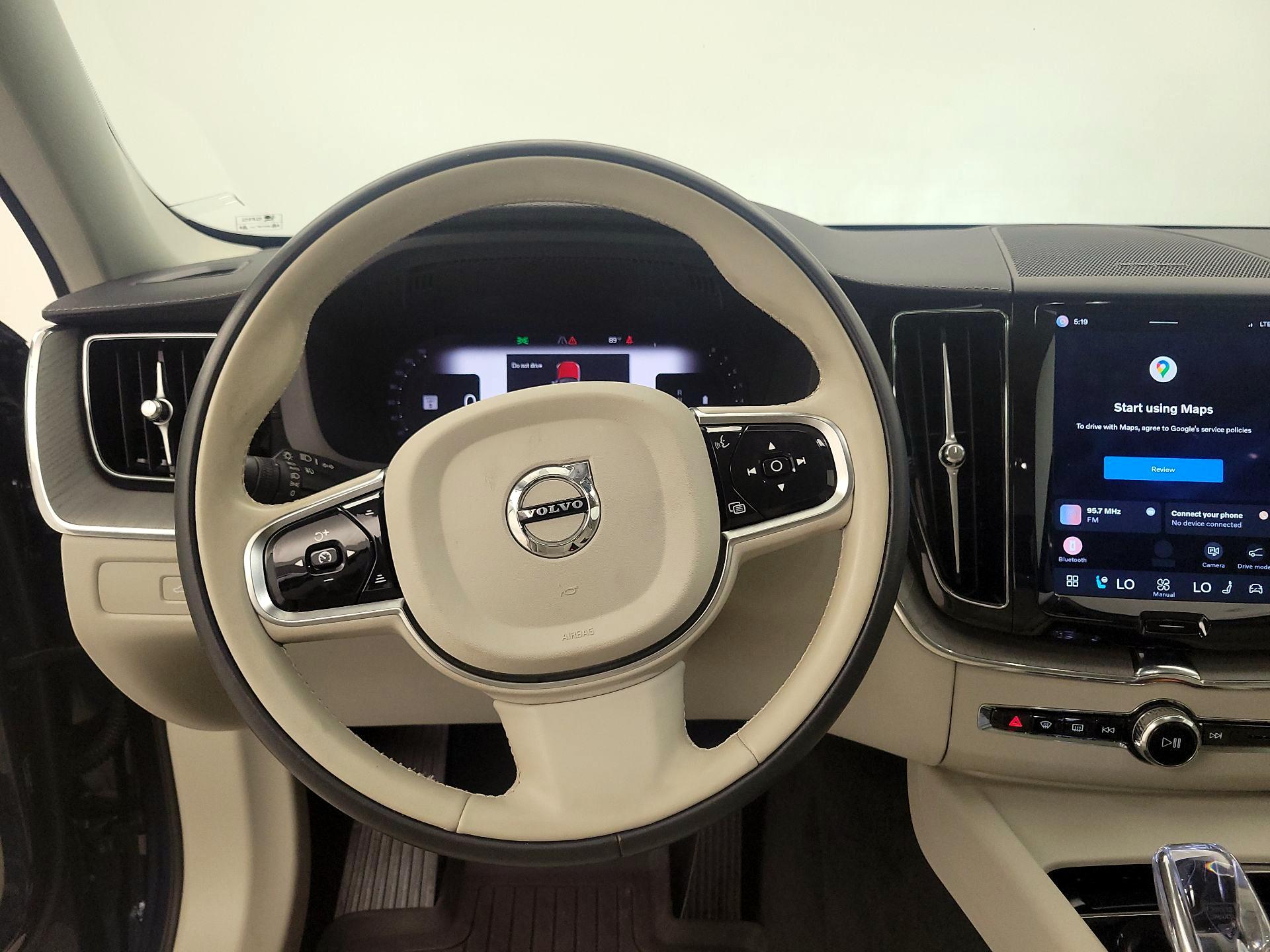 Thumbnail: 2025 Volvo XC60 - 10