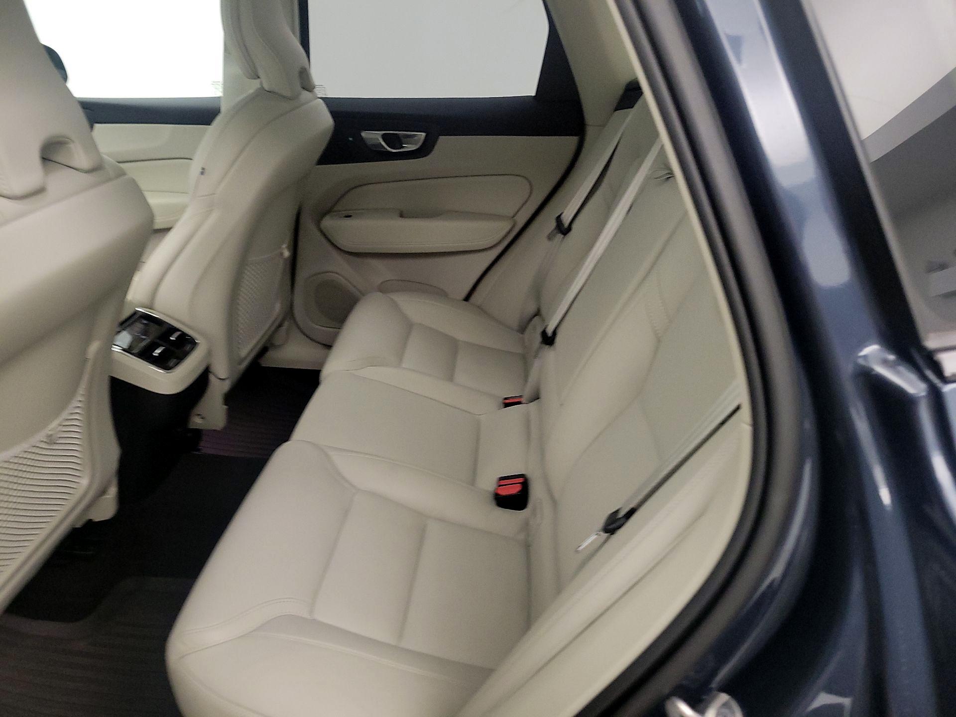 Thumbnail: 2025 Volvo XC60 - 20