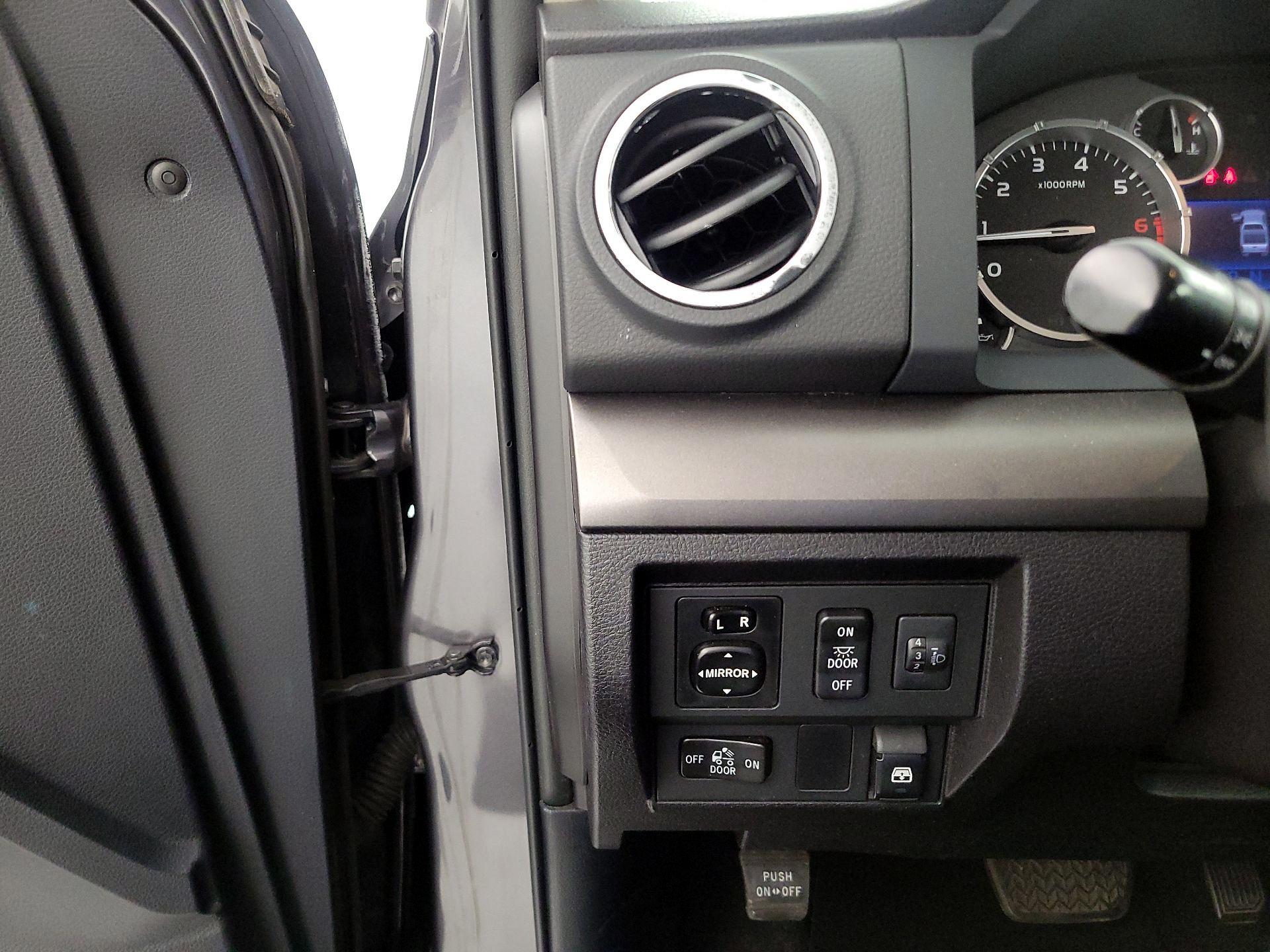 Thumbnail: 2015 Toyota Tundra - 13