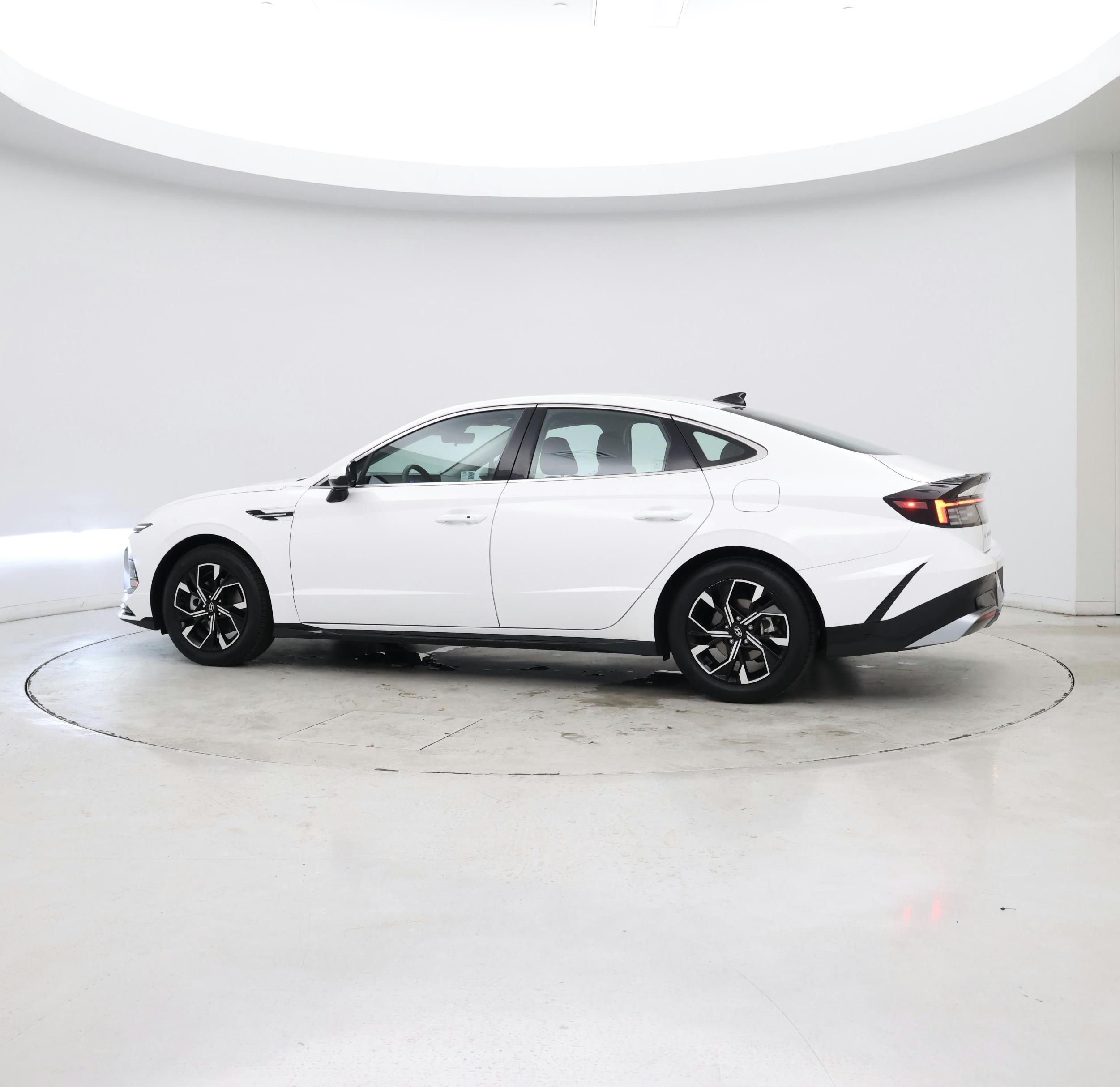 Thumbnail: 2024 Hyundai Sonata - 3