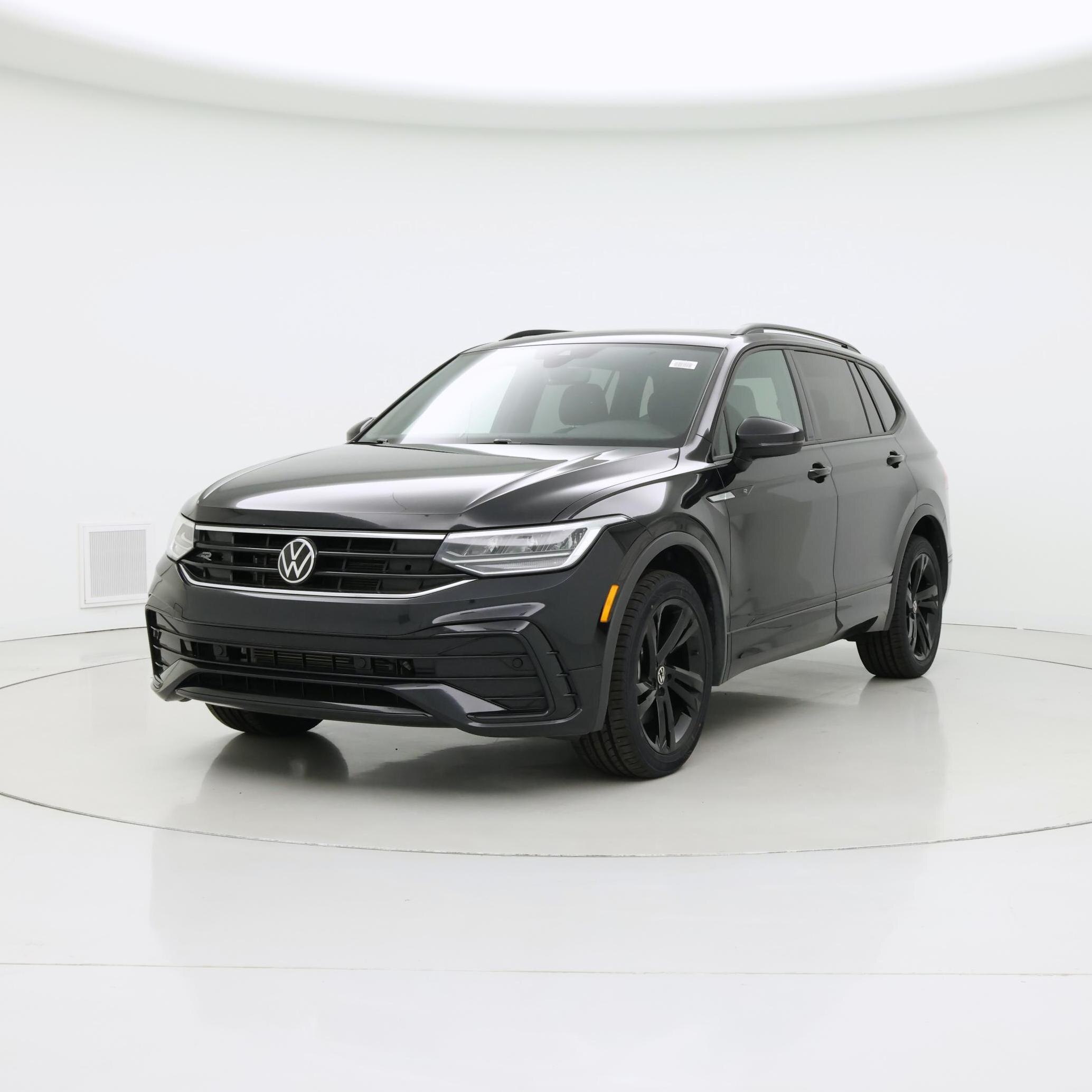 Thumbnail: 2023 Volkswagen Tiguan - 4