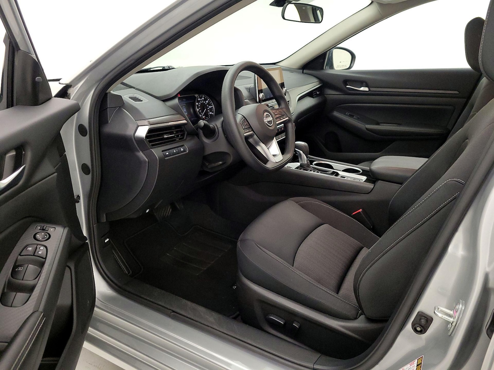 2024 Nissan Altima SV - Photo 12