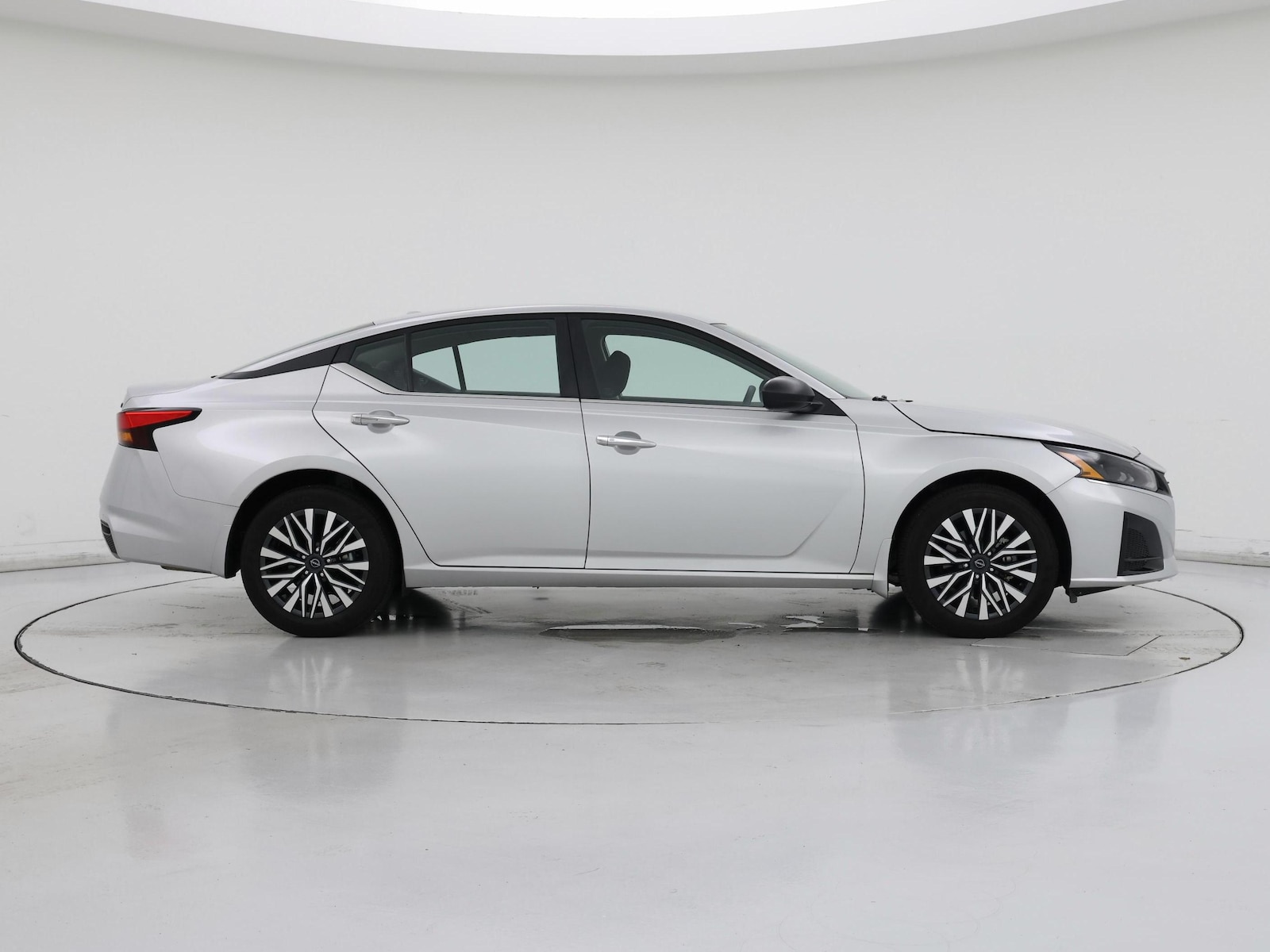 2024 Nissan Altima SV - Photo 8
