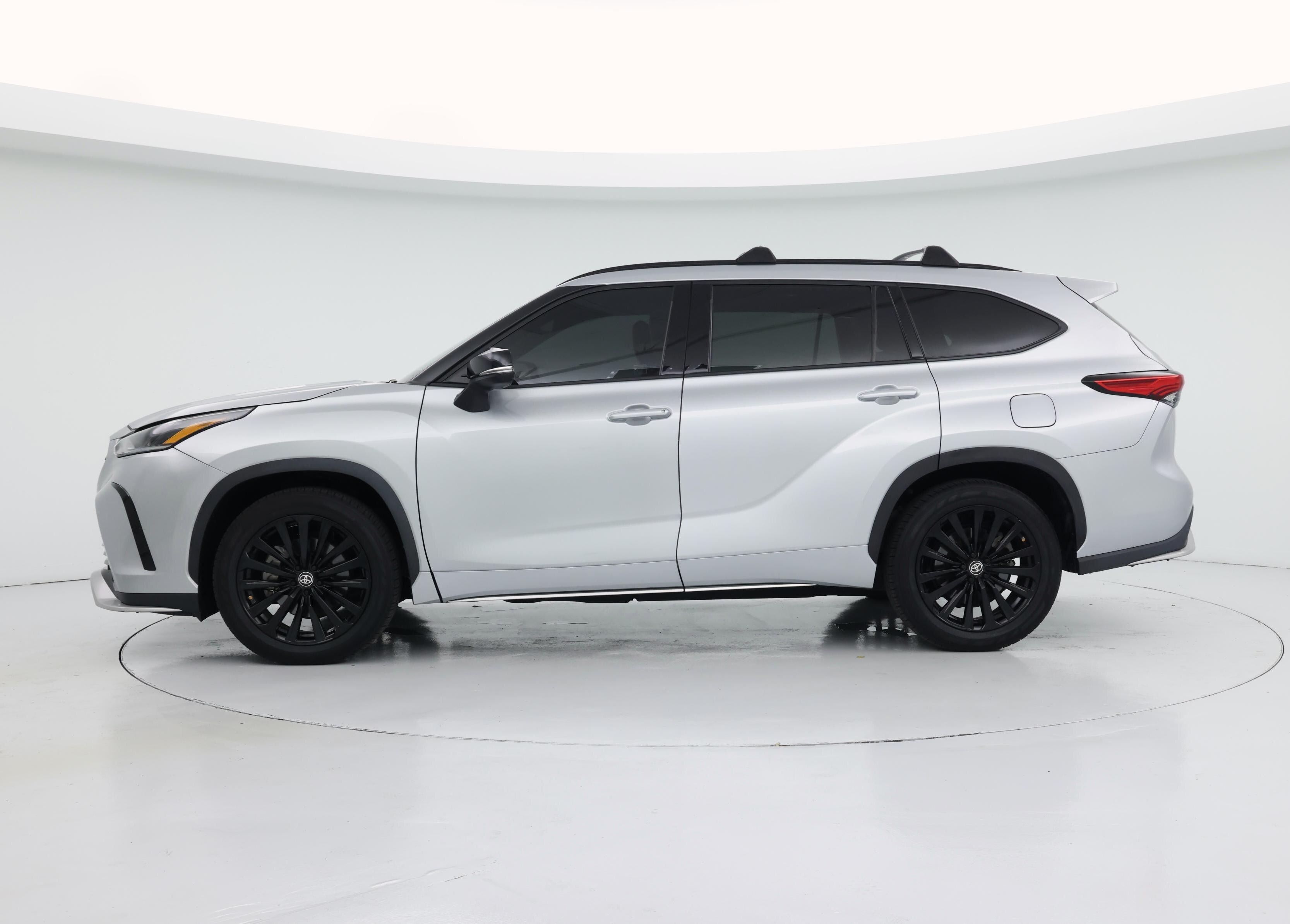 Thumbnail: 2023 Toyota Highlander - 3