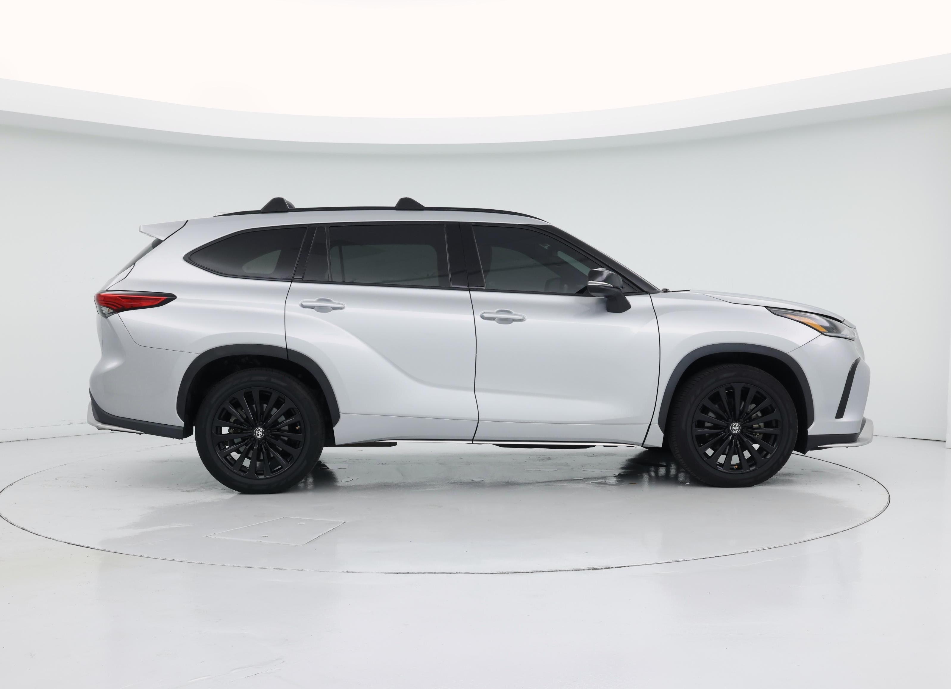 Thumbnail: 2023 Toyota Highlander - 7