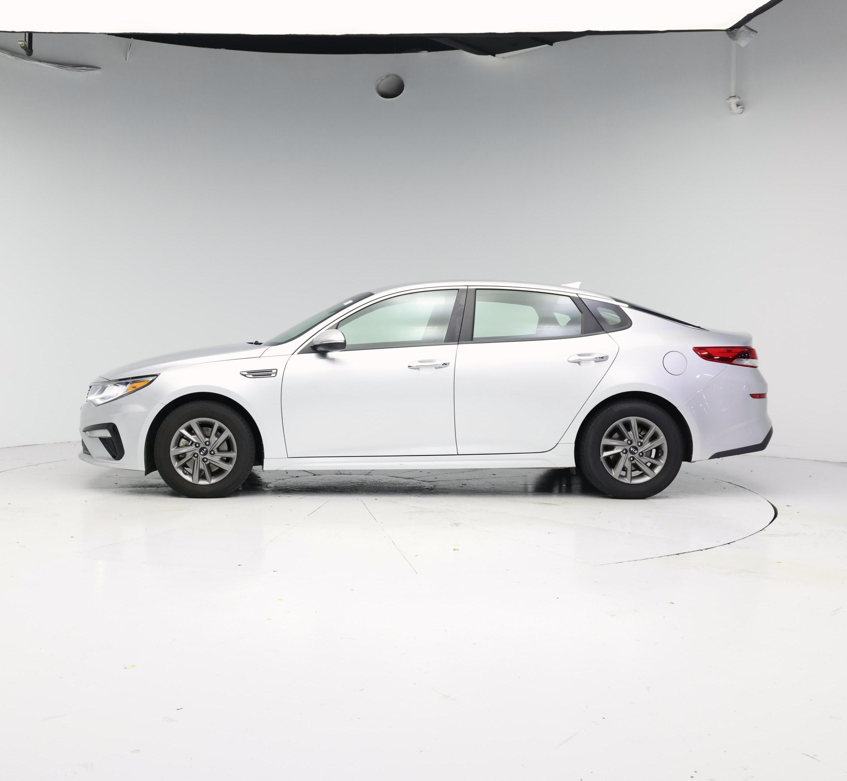 Thumbnail: 2020 Kia Optima - 3