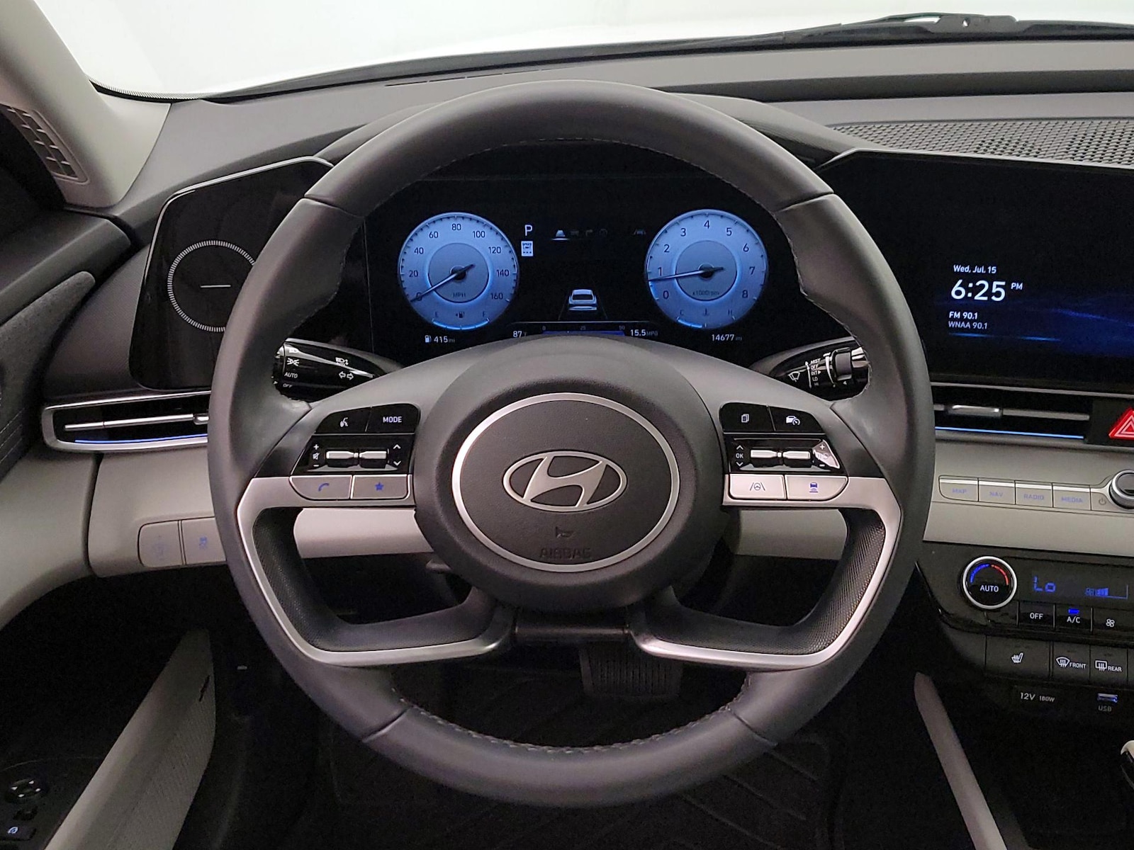 2024 Hyundai Elantra Limited - Photo 11